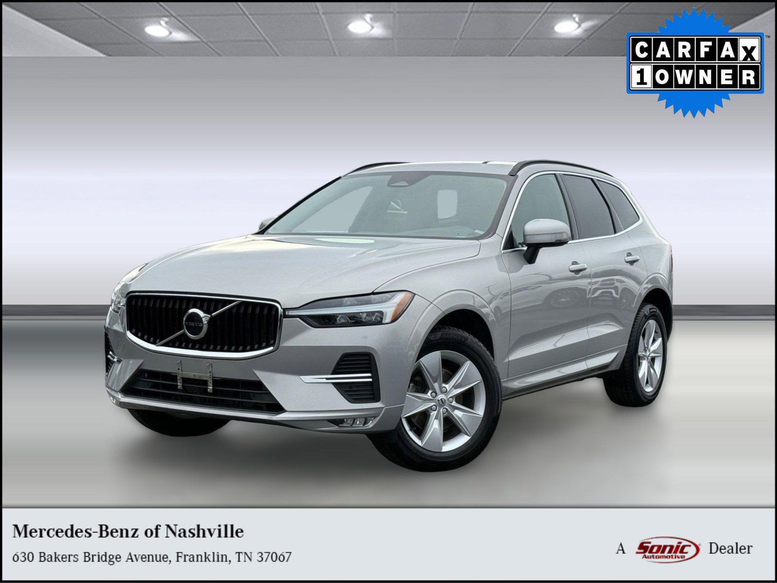 2022 Volvo XC60 Momentum's photo