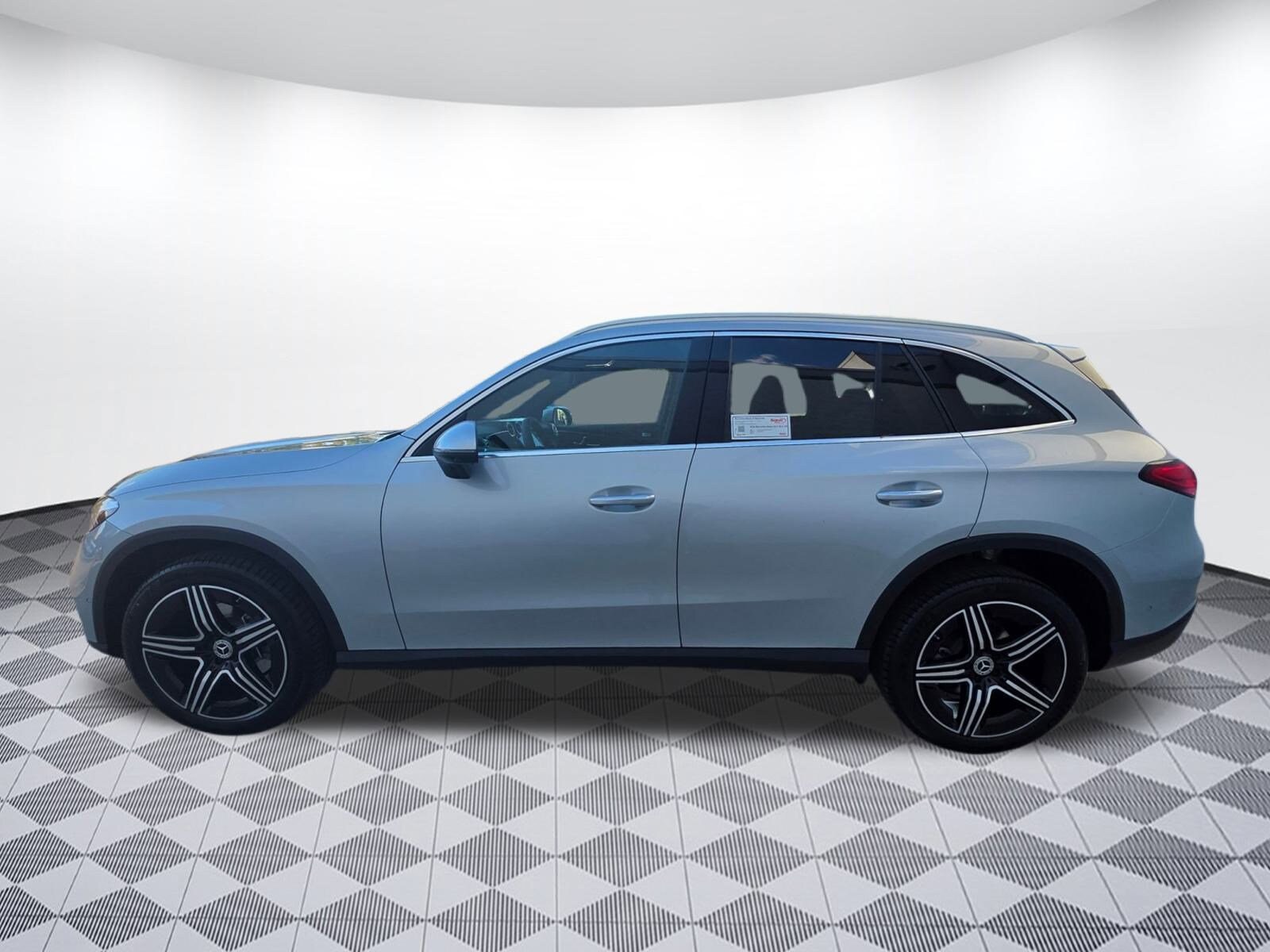 2026 Mercedes Benz GLC 300 4MATIC photo 2