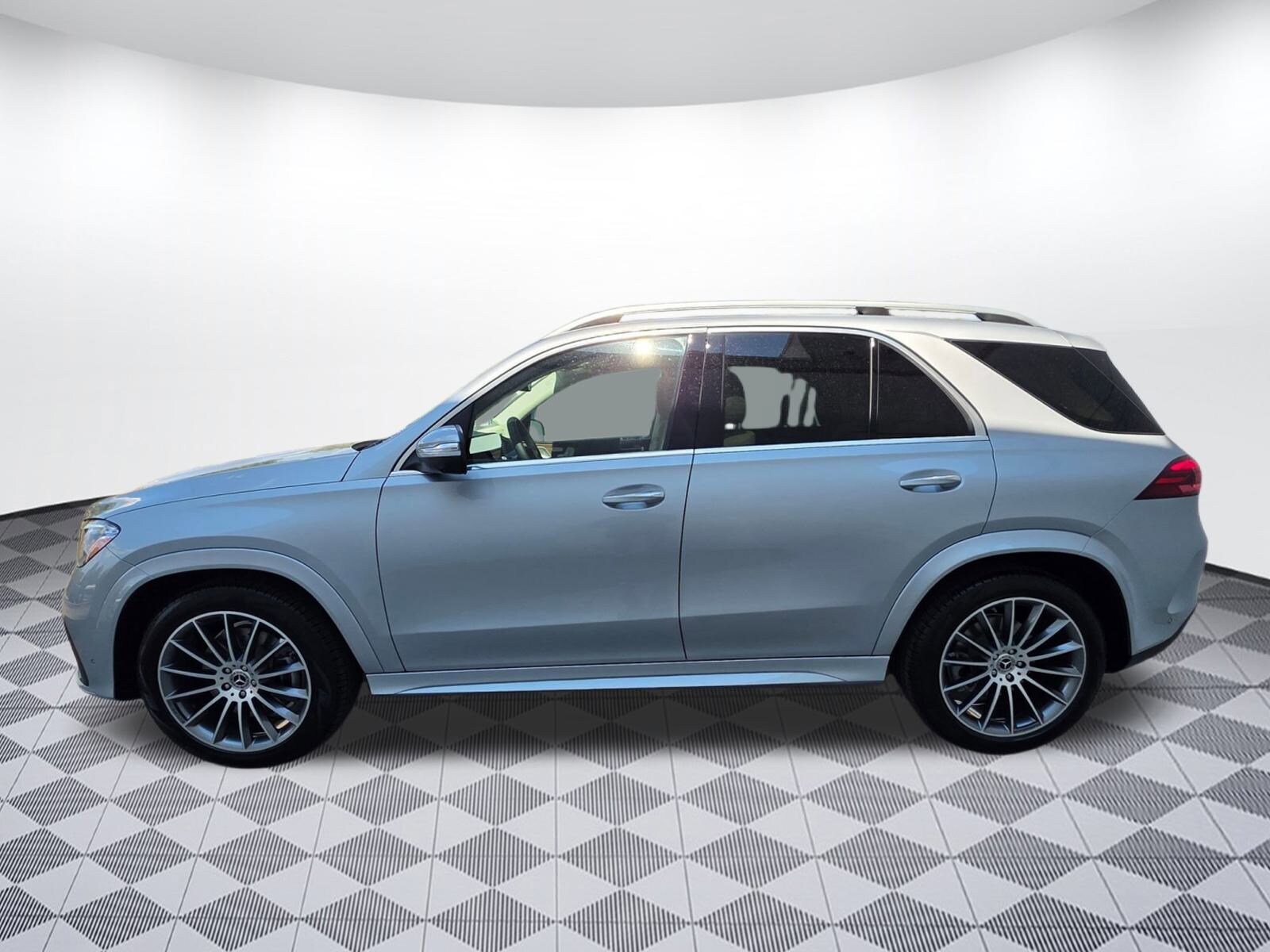 2026 Mercedes Benz GLE 350 4MATIC photo 2
