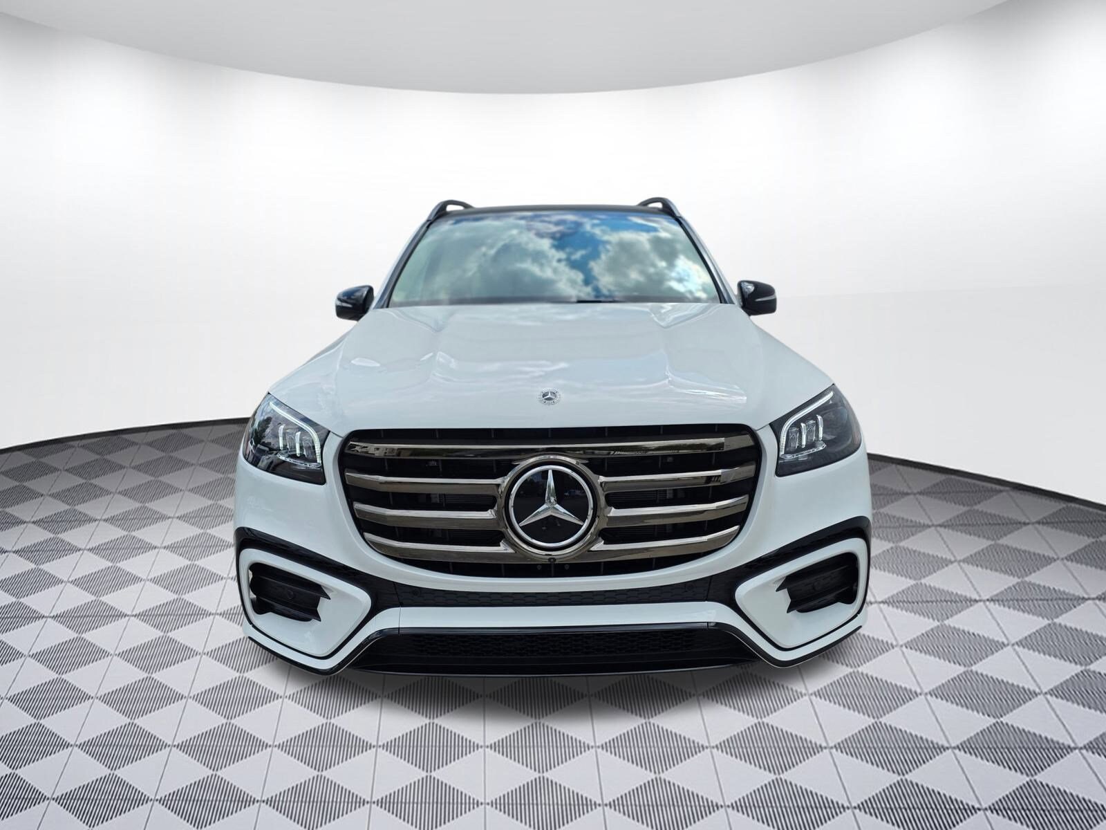 2026 Mercedes Benz GLS 450 4MATIC photo 2