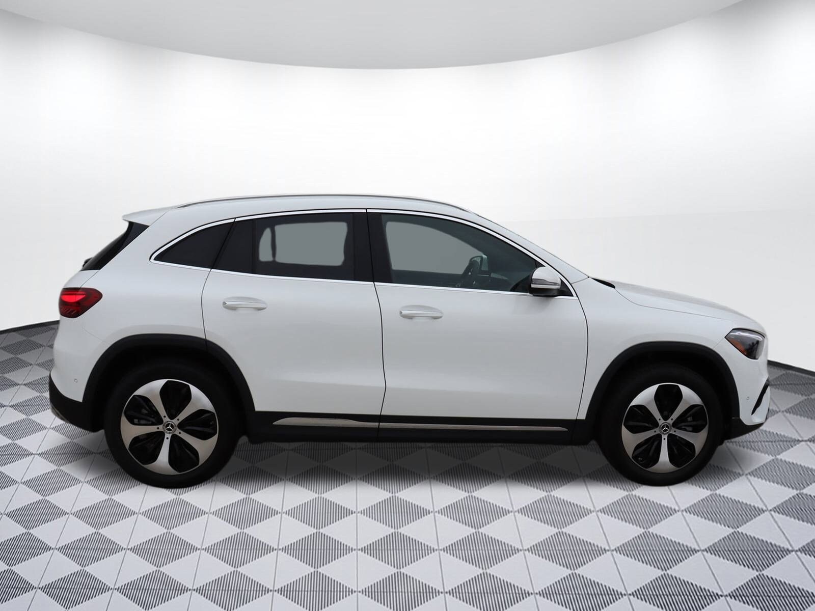 2025 Mercedes Benz GLA 250 photo 4