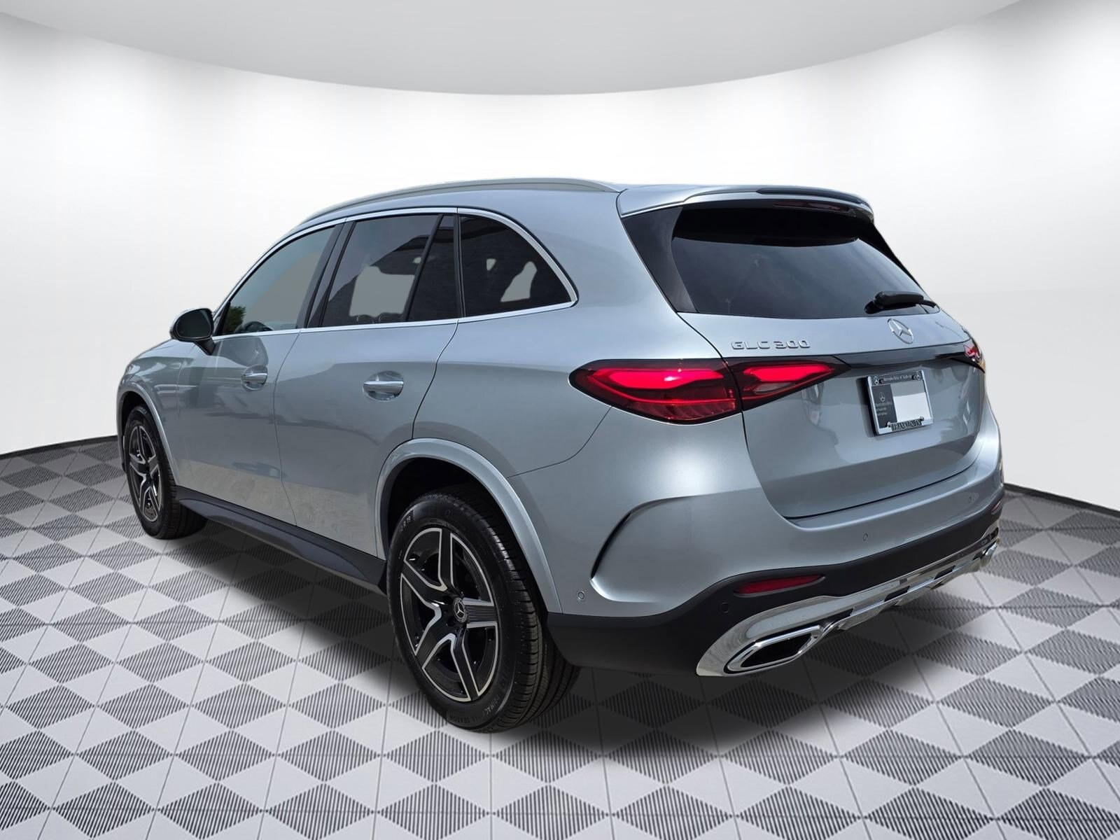 2026 Mercedes Benz GLC 300 4MATIC photo 2