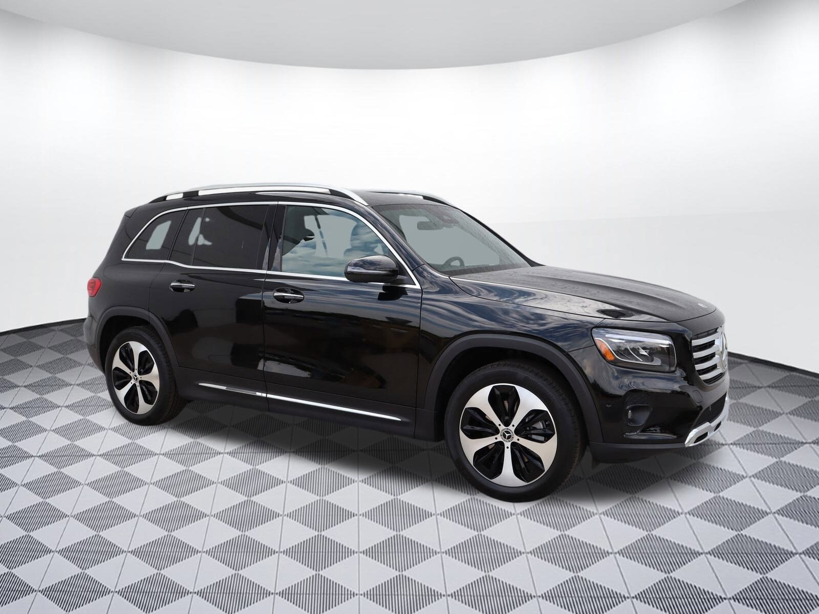2025 Mercedes Benz GLB 250 photo 3