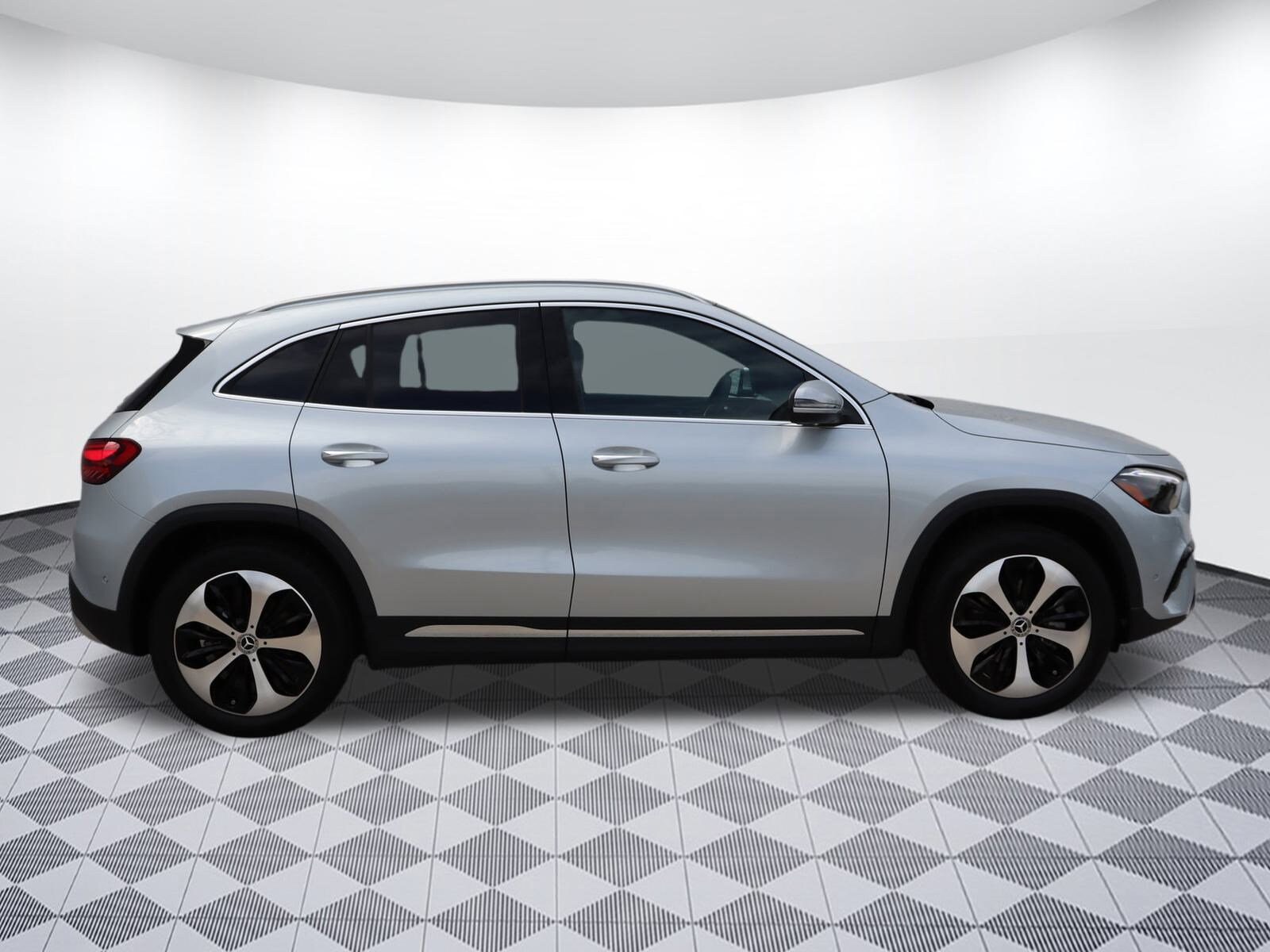 2025 Mercedes Benz GLA 250 photo 4