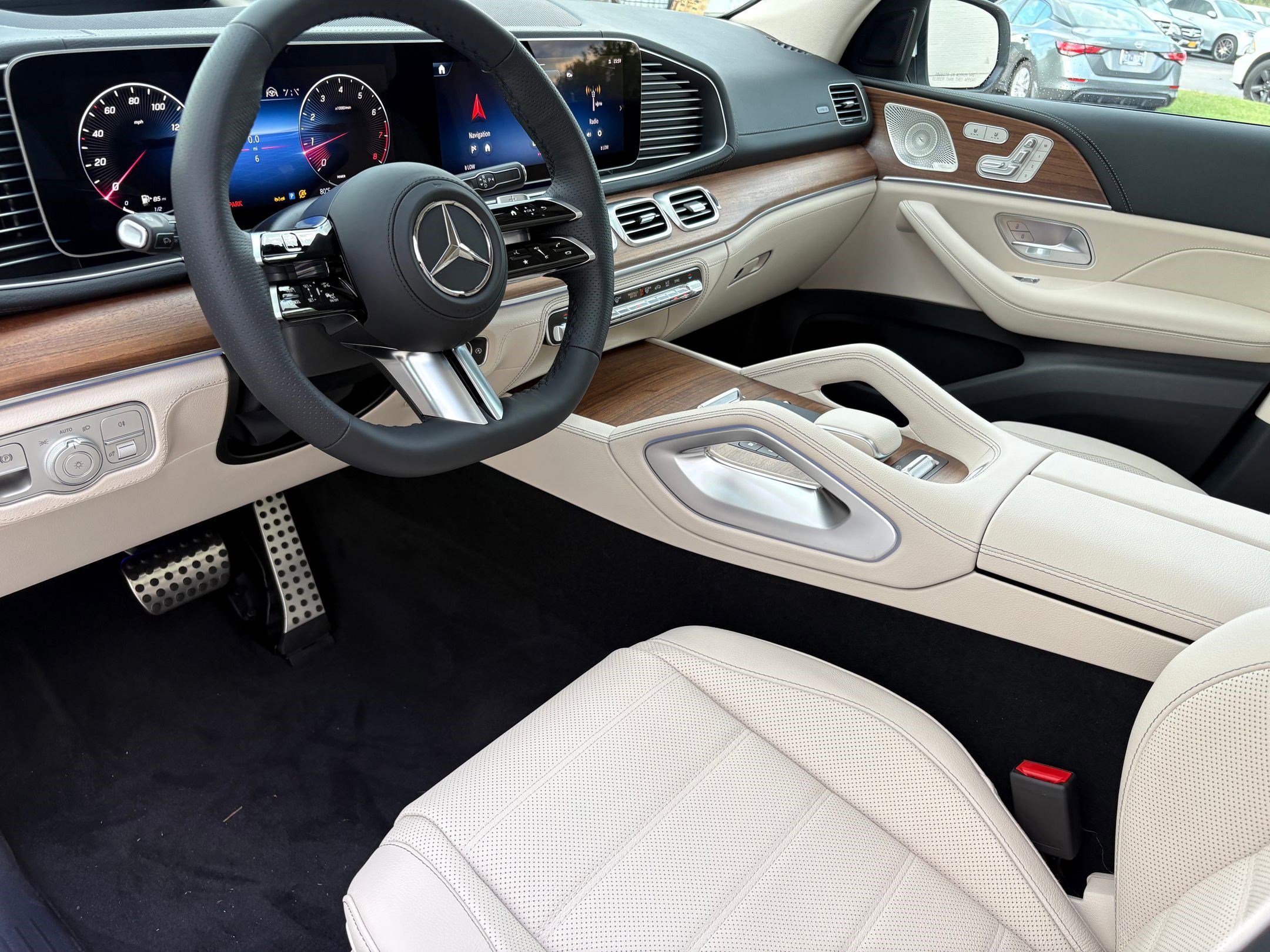 2026 Mercedes Benz GLS 580 4MATIC photo 4