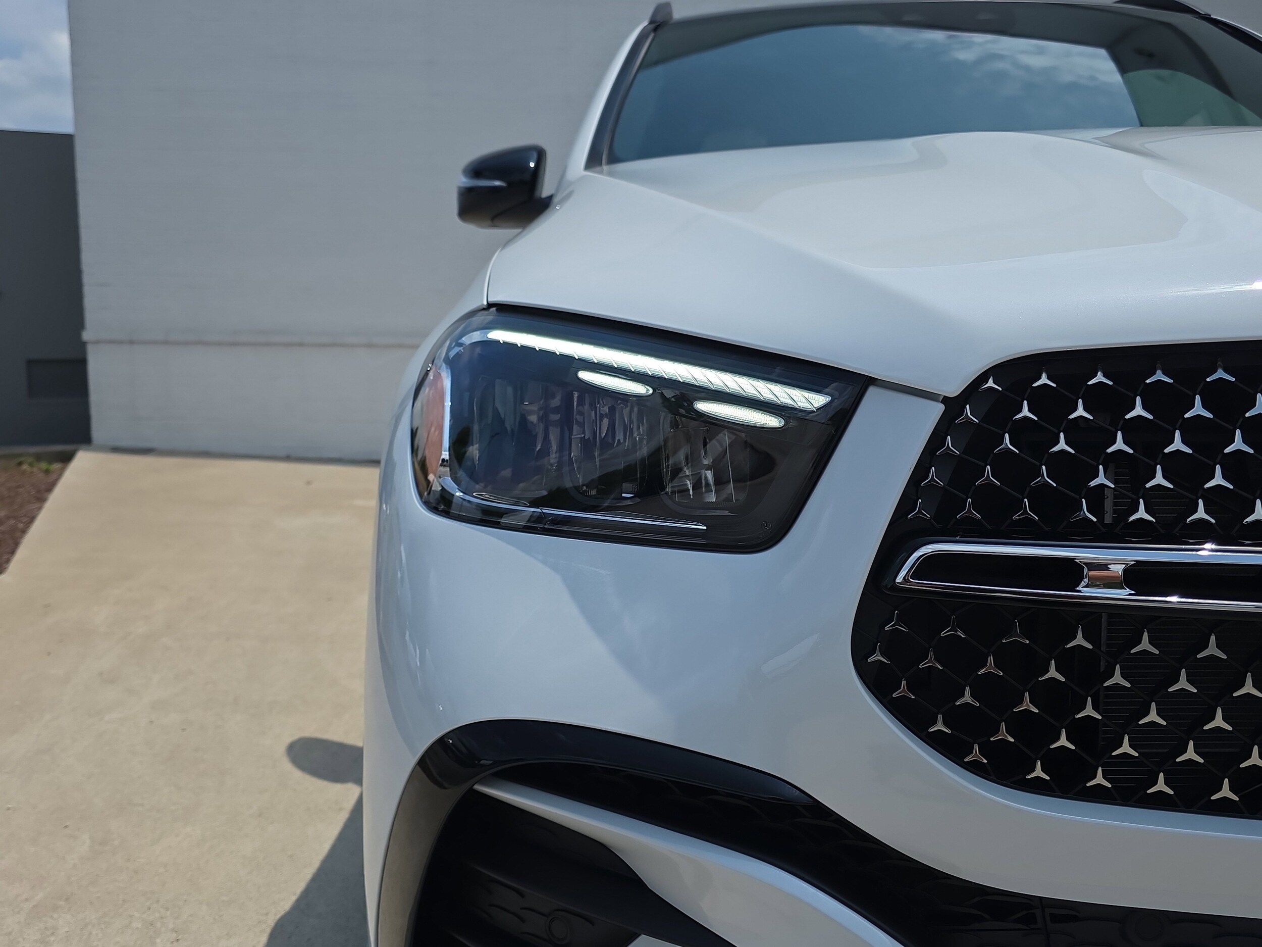 2025 Mercedes Benz GLE 450 4MATIC photo 2