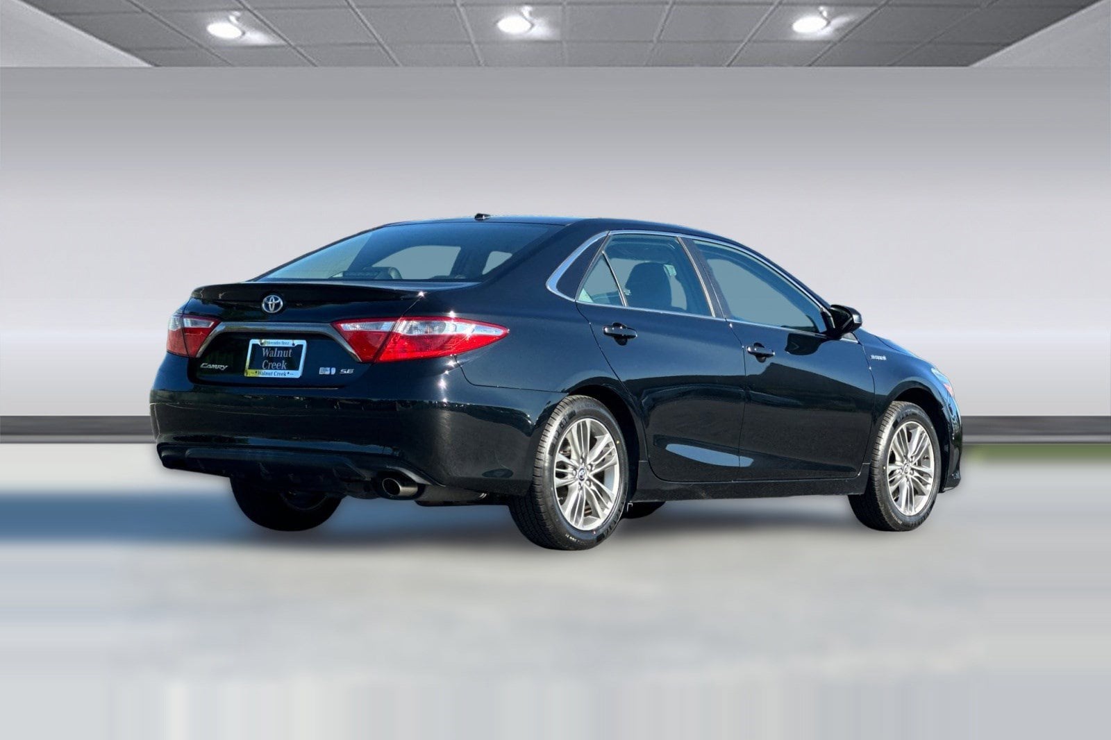 2016 Toyota Camry Hybrid 4dr Sdn SE photo 3