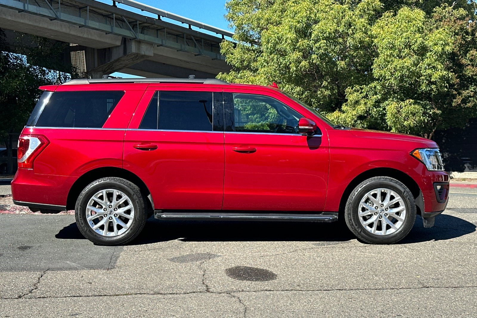 2020 Ford Expedition XLT photo 2