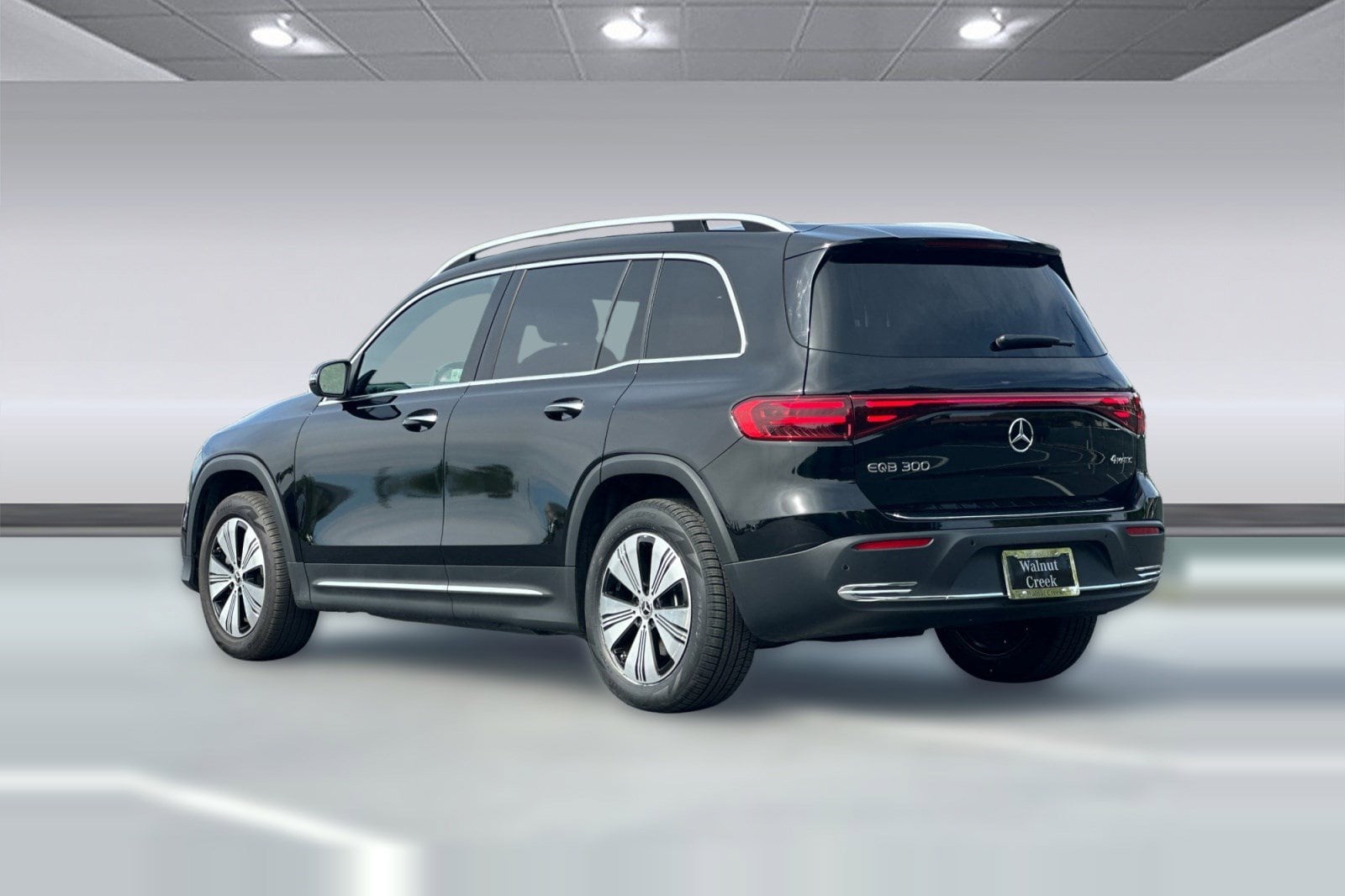 2024 Mercedes-Benz EQB 300 4MATIC SUV photo 2