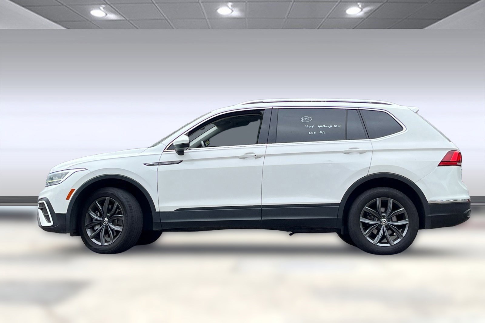 2022 Volkswagen Tiguan SE photo 2