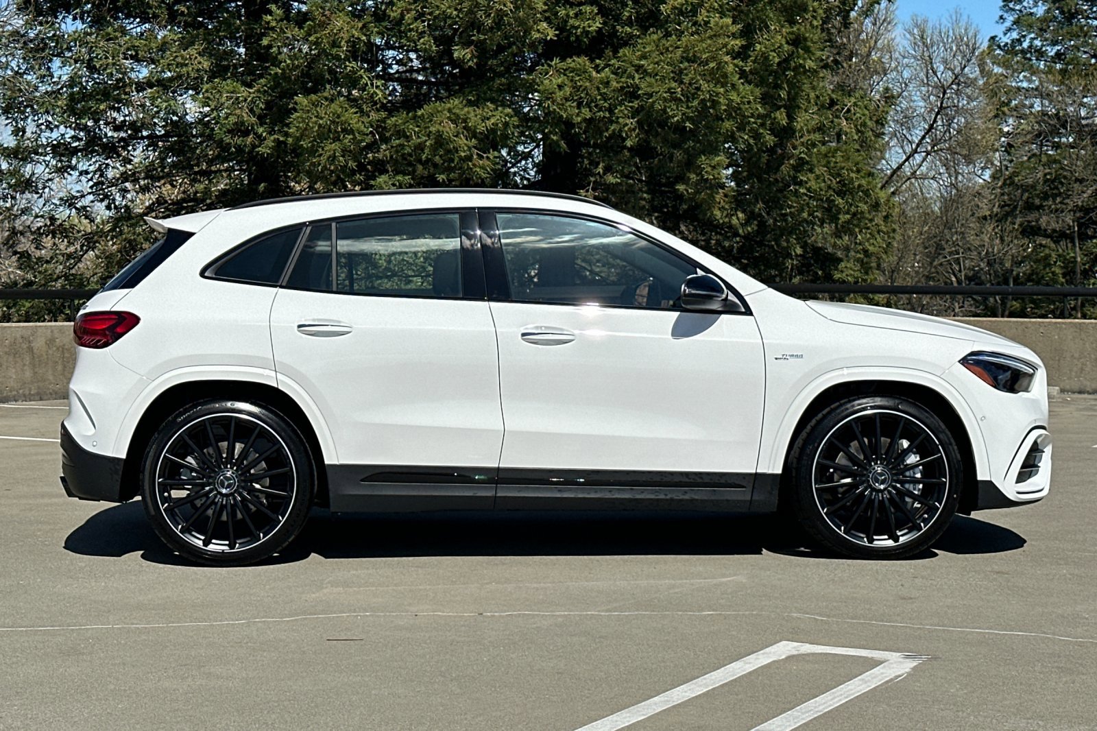 2024 Mercedes Benz GLA AMG 35 4MATIC photo 2