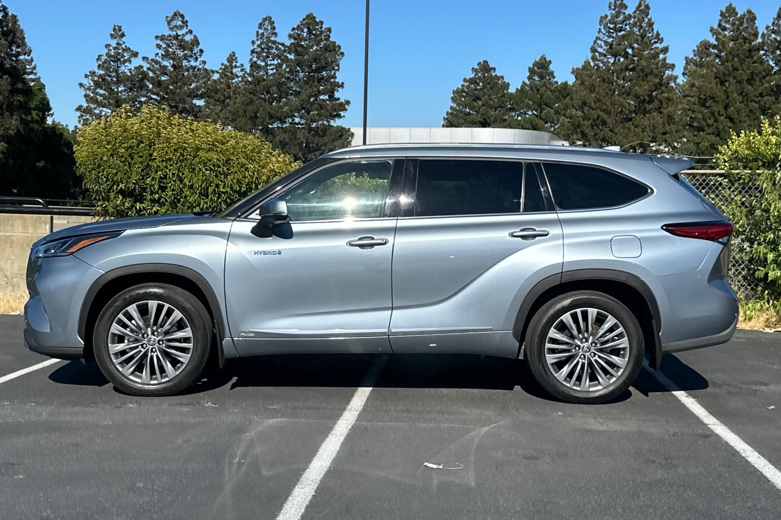 2021 Toyota Highlander Hybrid Platinum photo 2