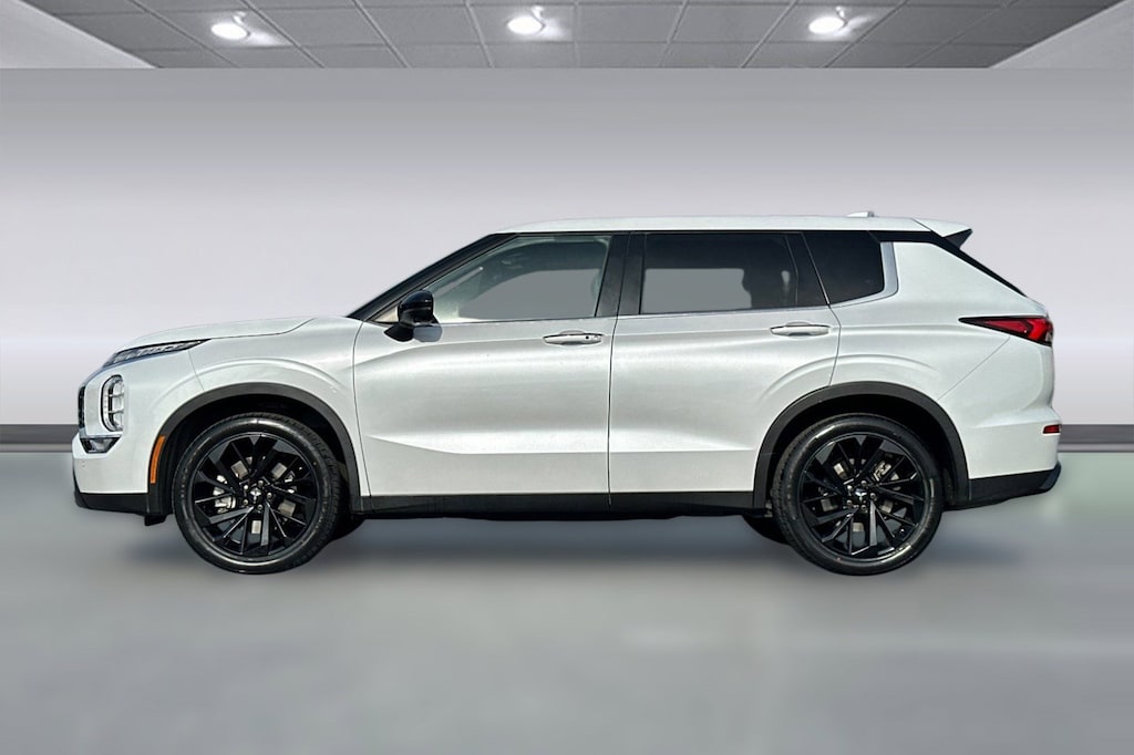 Used 2023 Mitsubishi Outlander SE FWD SUV