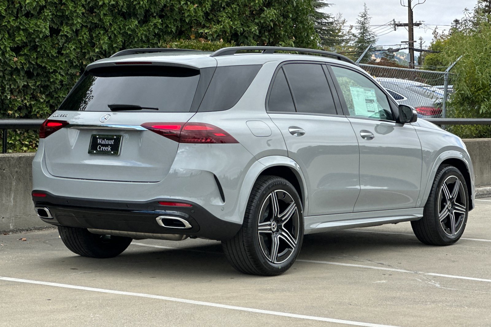 2025 Mercedes Benz GLE 350 4MATIC photo 2