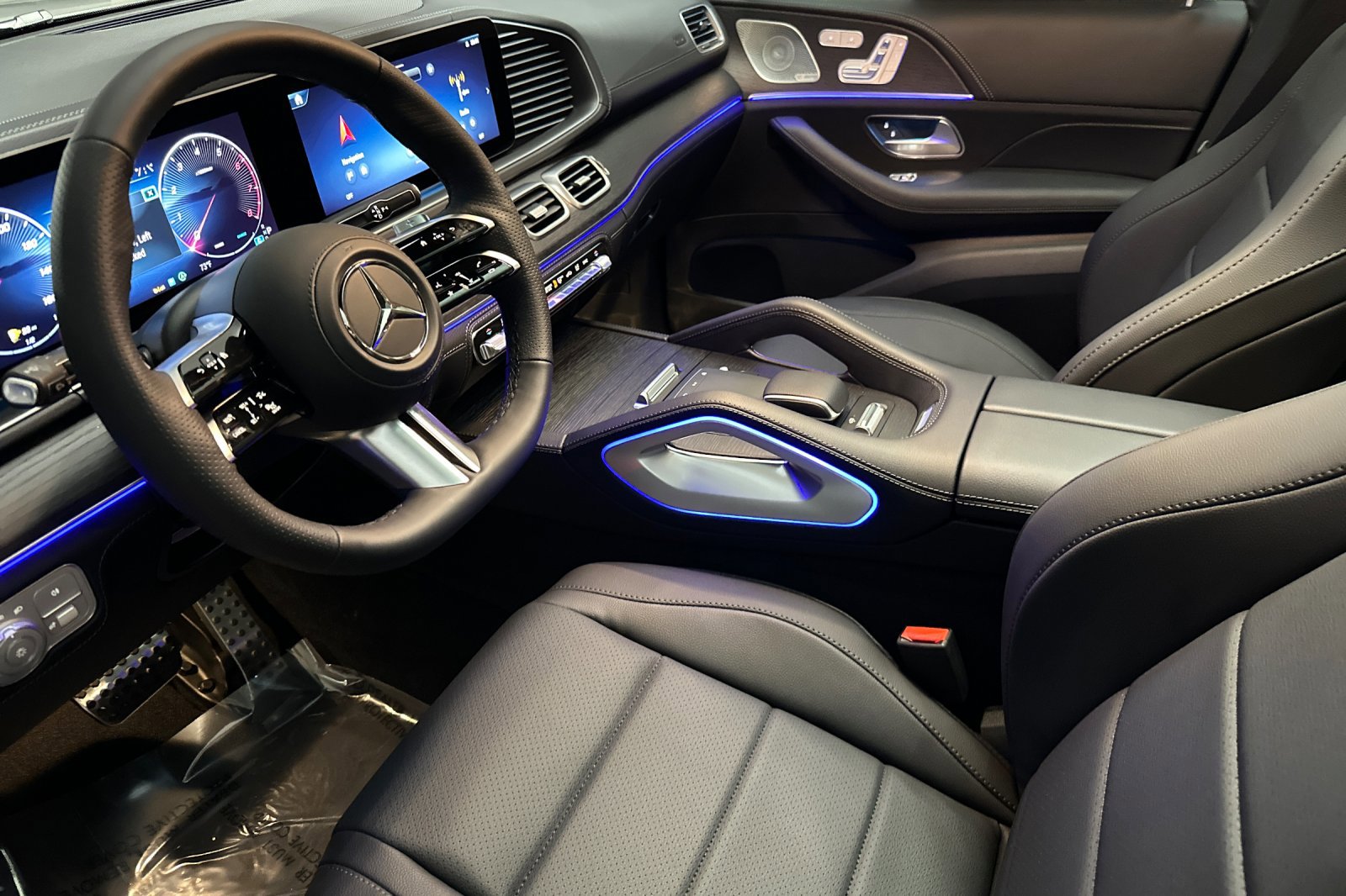 2025 Mercedes Benz GLS 450 4MATIC photo 3