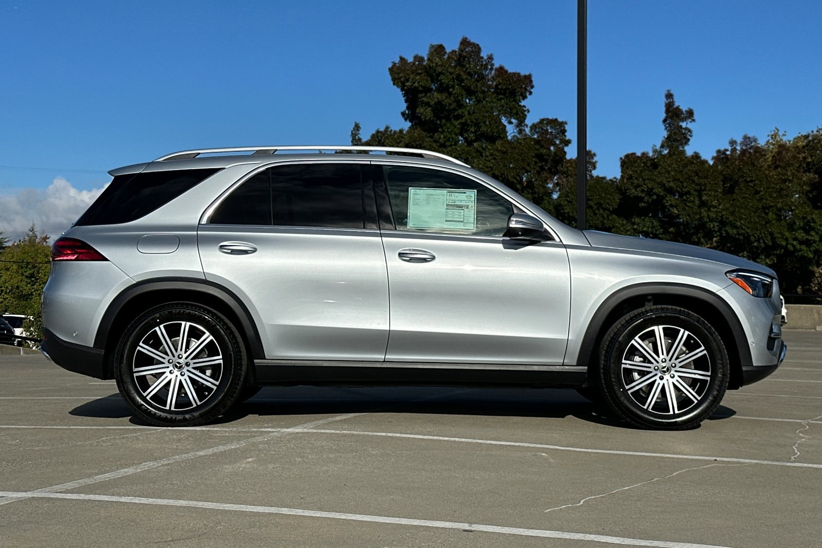 2025 Mercedes Benz GLE 350 photo 2