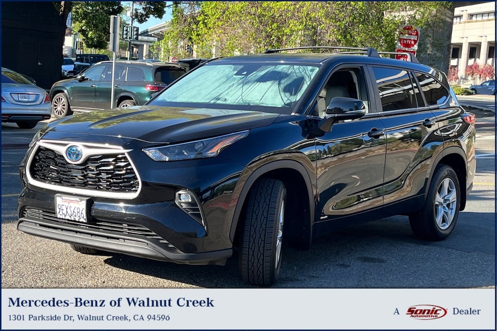 Used 2023 Toyota Highlander Hybrid LE AWD SUV