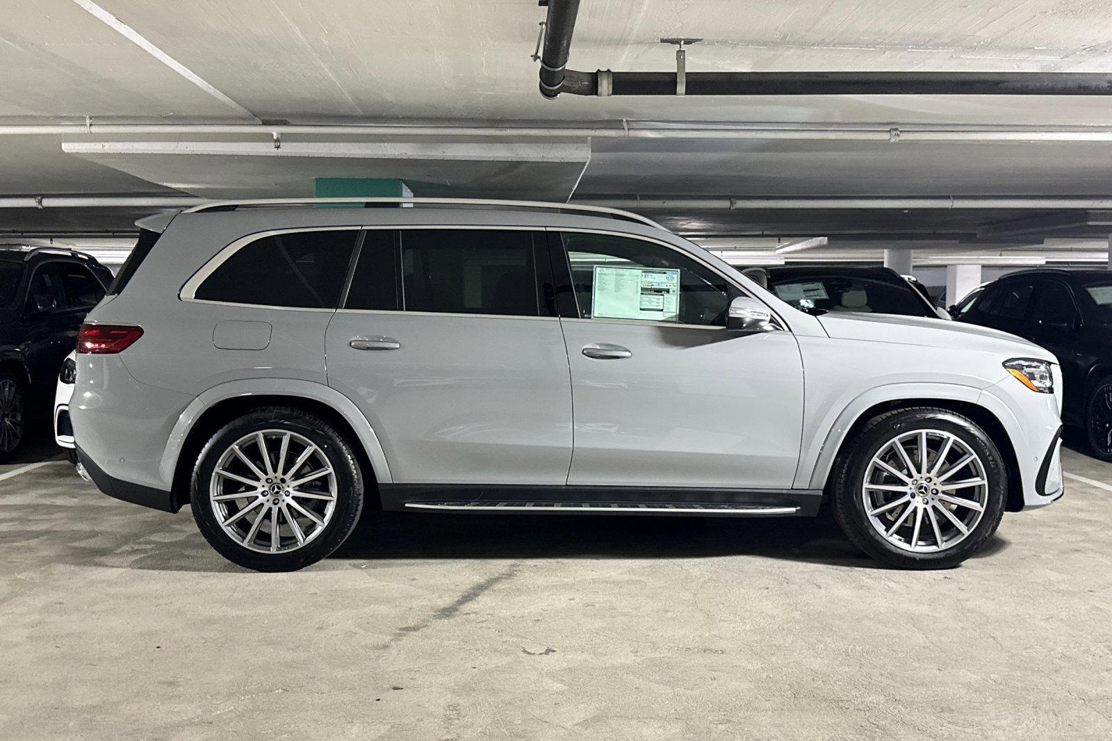 2025 Mercedes Benz GLS 450 4MATIC photo 2