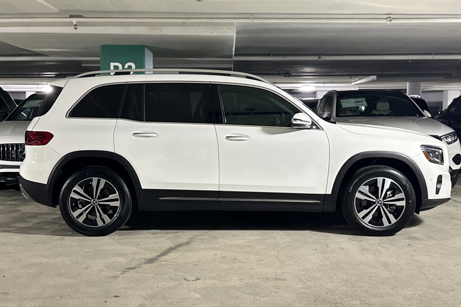 2025 Mercedes Benz GLB 250 photo 2