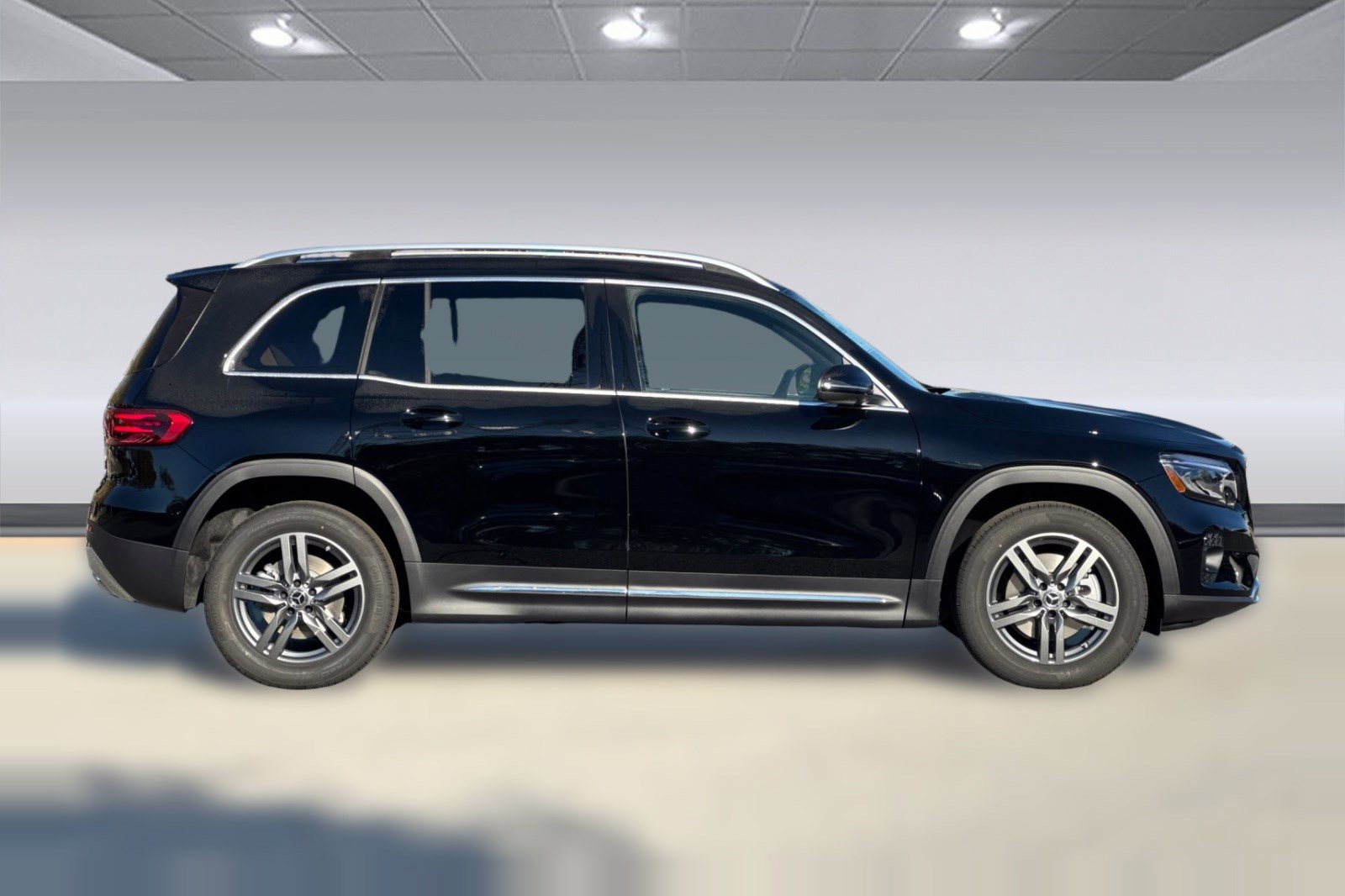 2026 Mercedes-Benz GLB 250 SUV photo 6