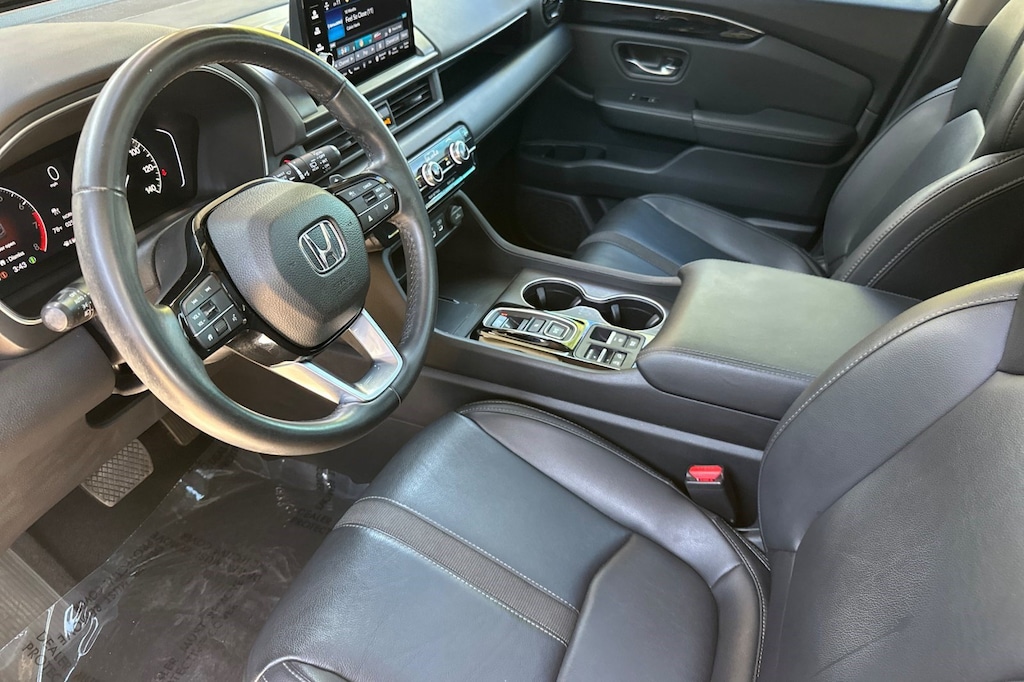 Used 2024 Honda Pilot Touring AWD SUV