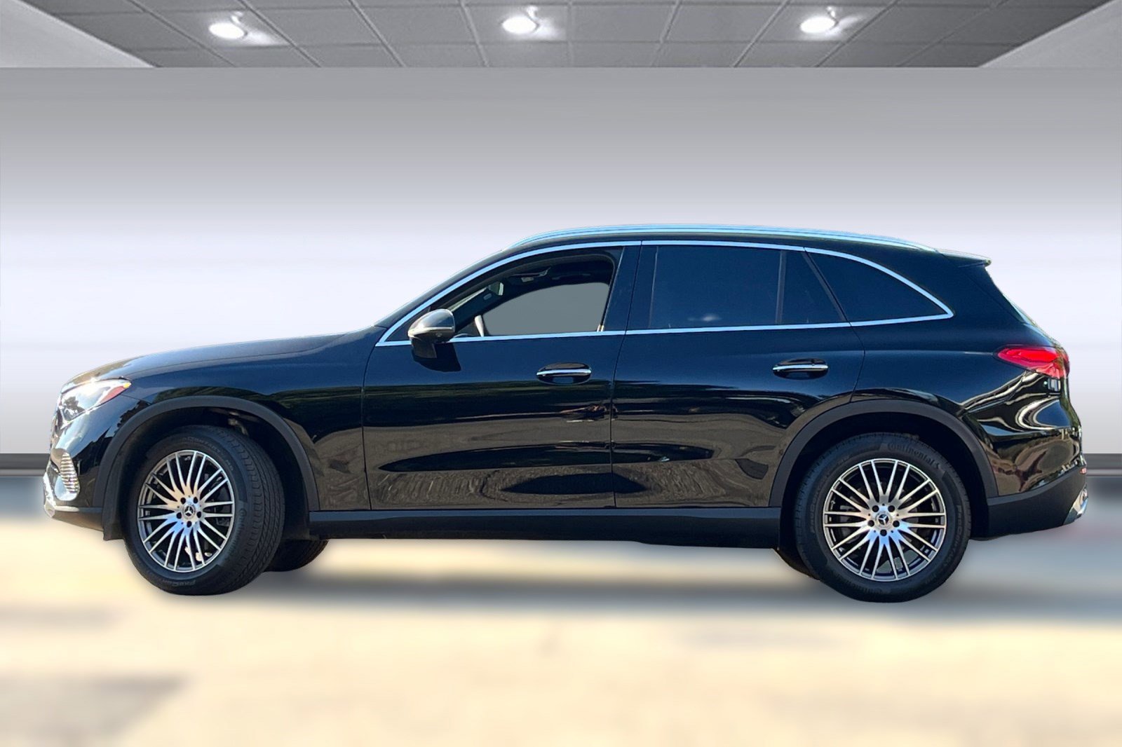 2024 Mercedes Benz GLC 300 photo 2