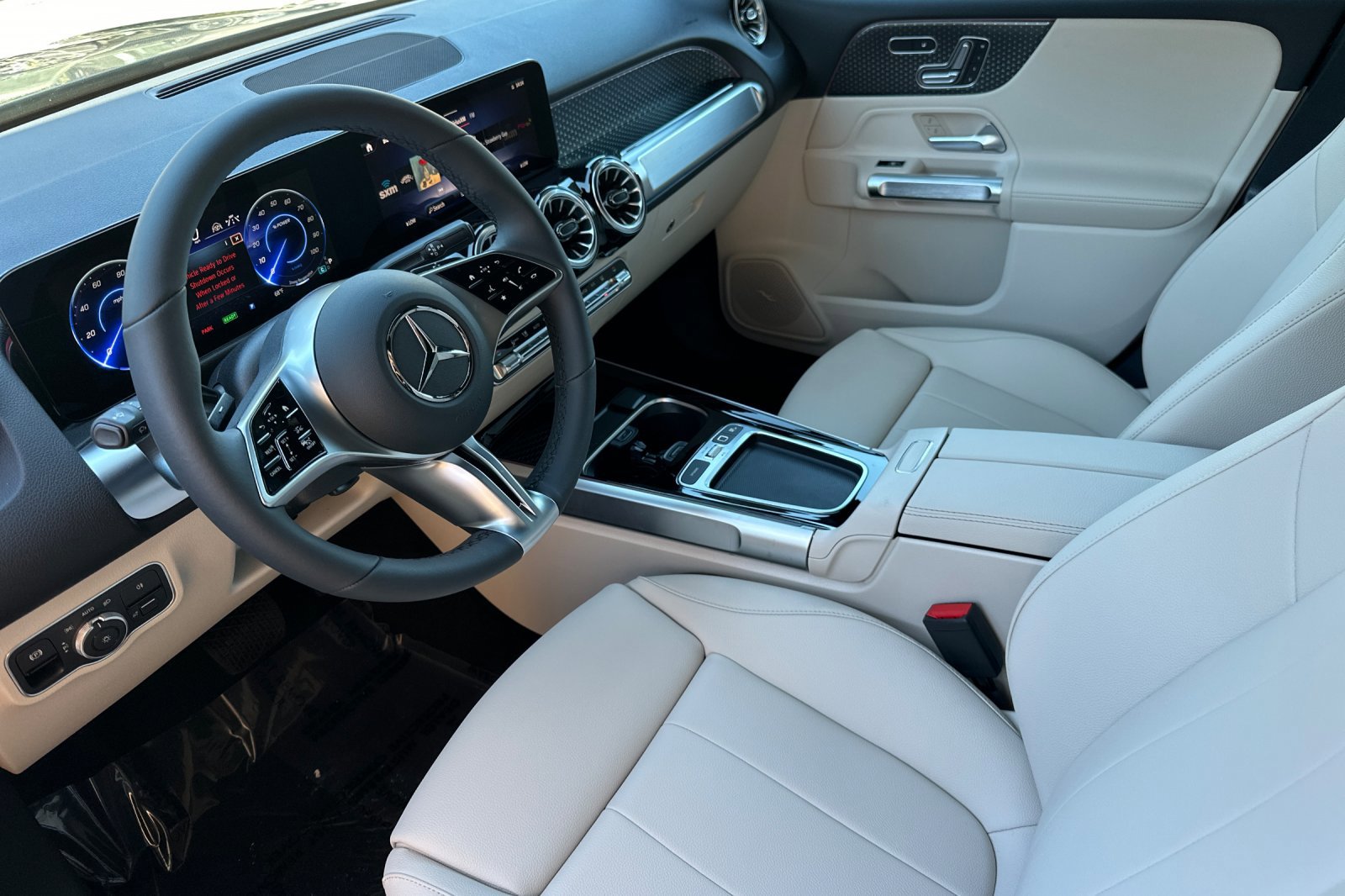 2025 Mercedes Benz EQB 300 4MATIC photo 4