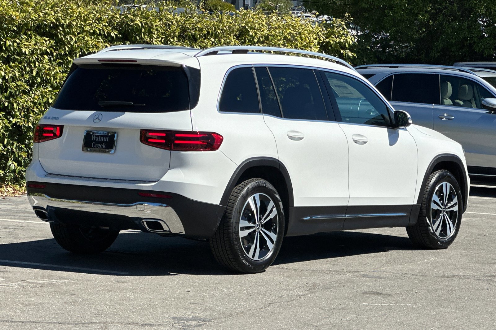 2026 Mercedes Benz GLB 250 photo 3