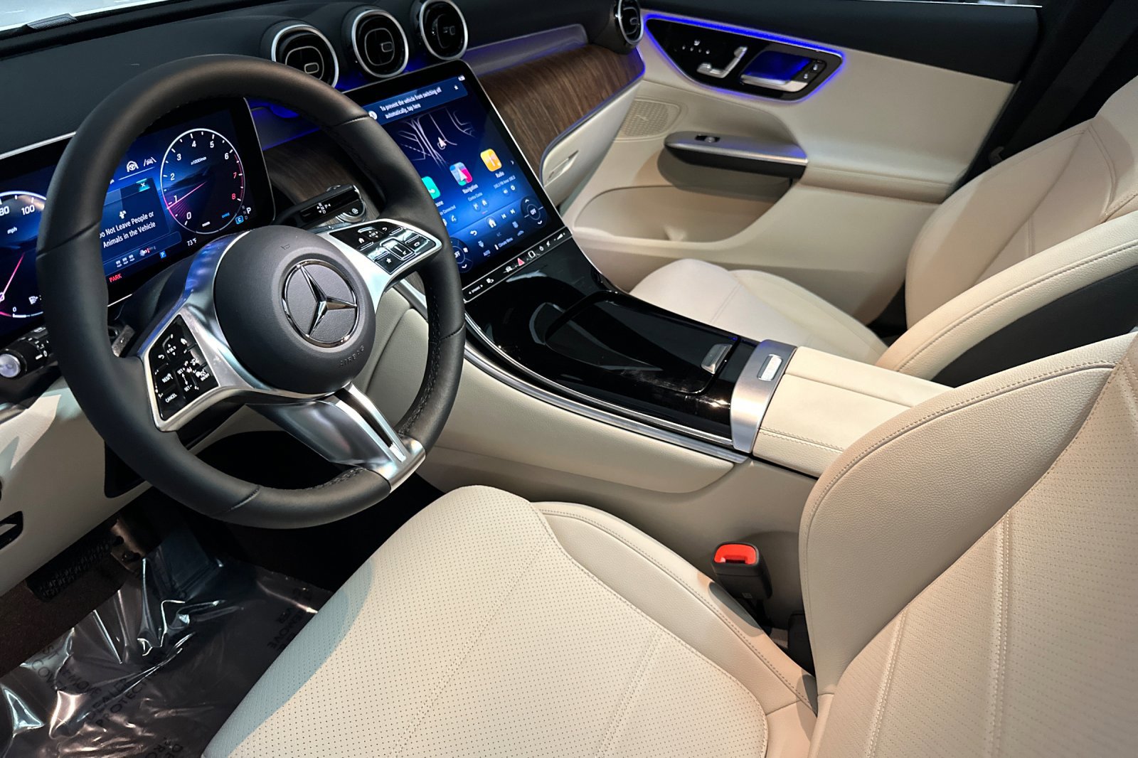 2026 Mercedes Benz GLC 300 4MATIC photo 4