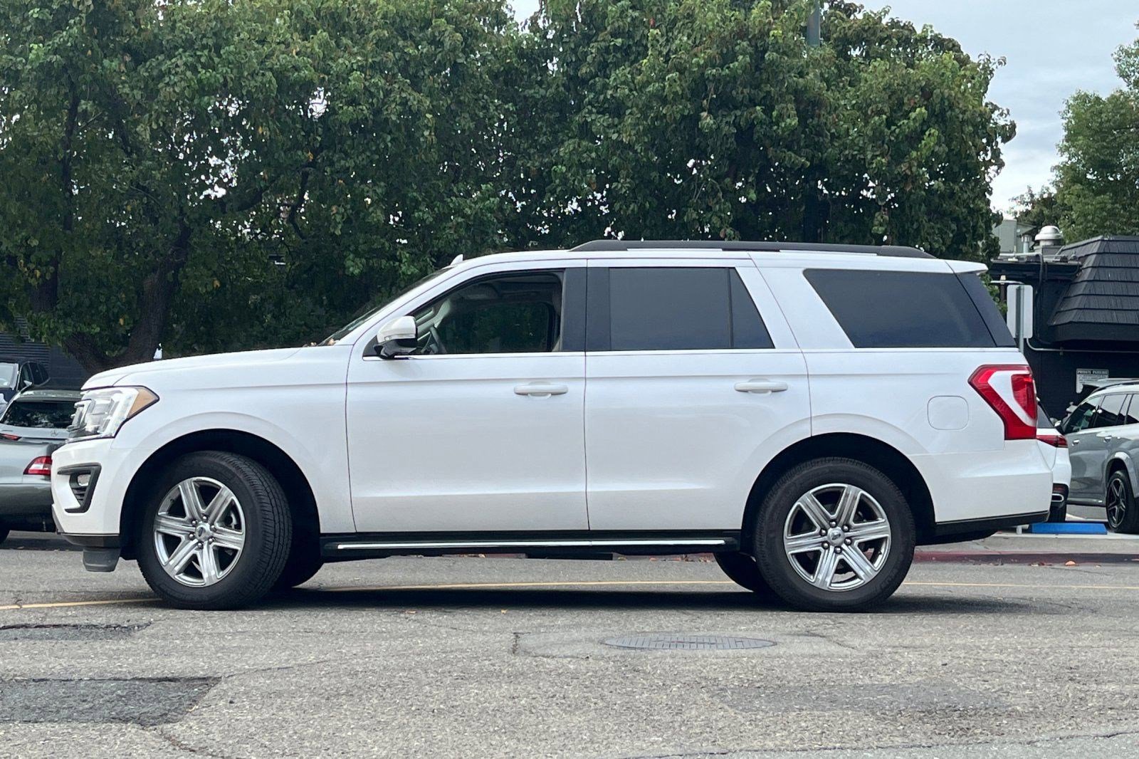 2019 Ford Expedition XLT photo 2