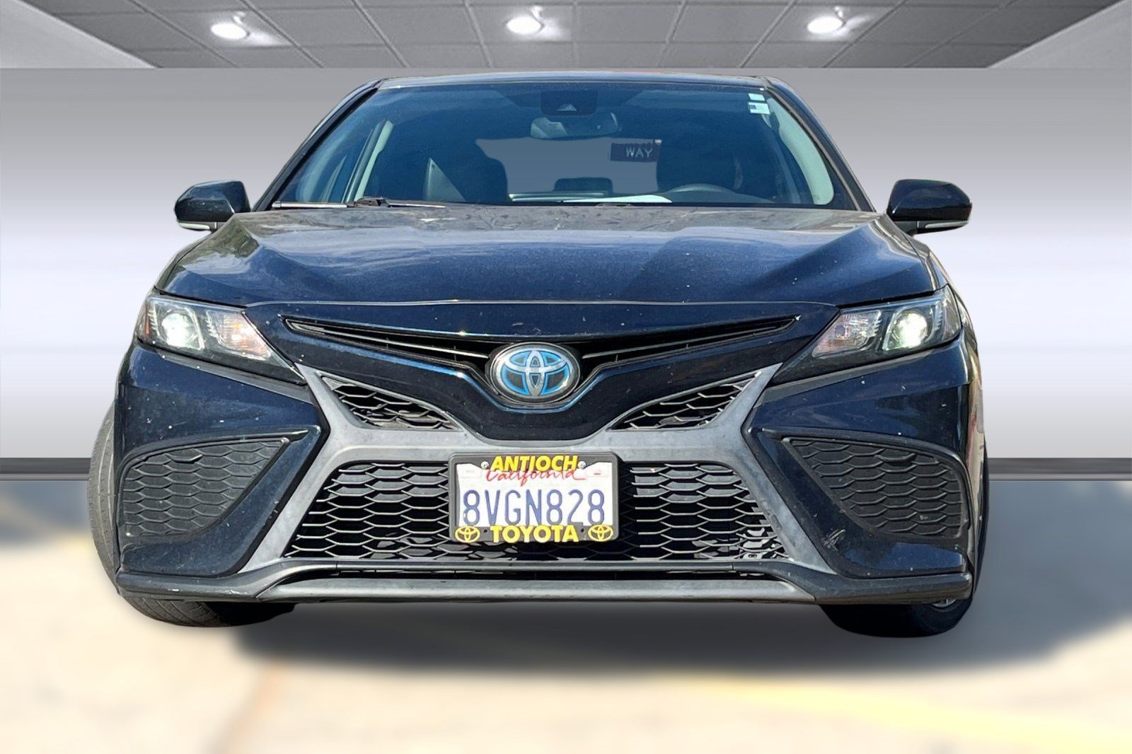 2021 Toyota Camry Hybrid SE photo 4