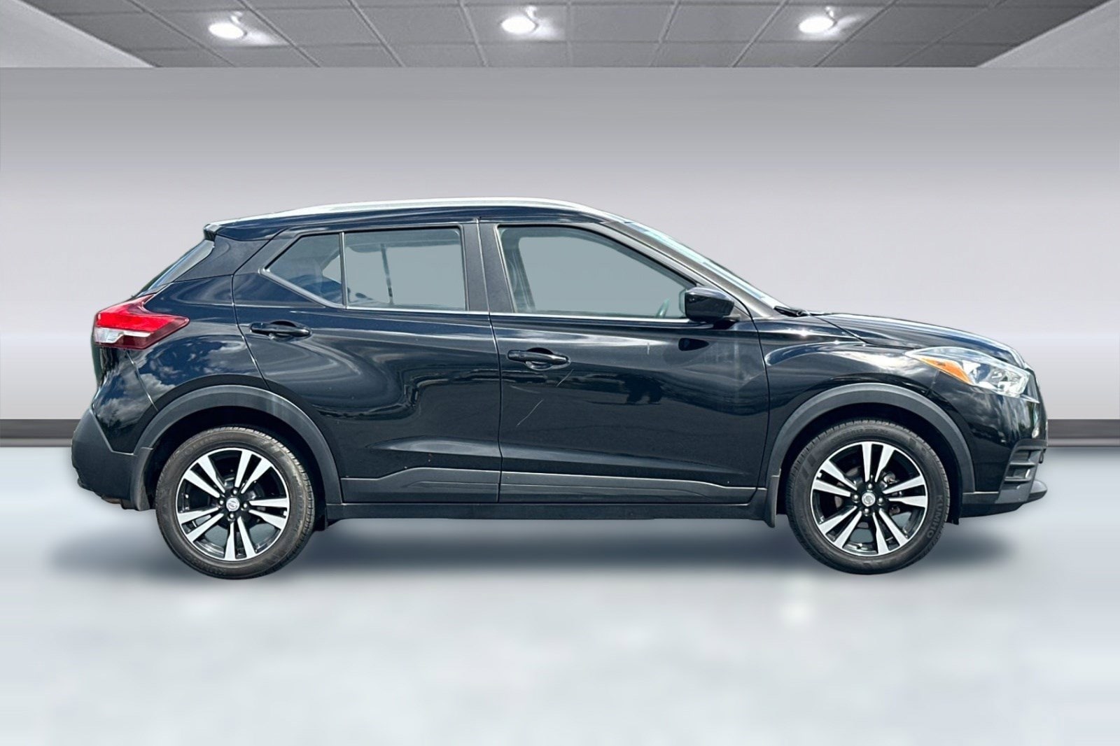 2019 Nissan Kicks SV FWD photo 6