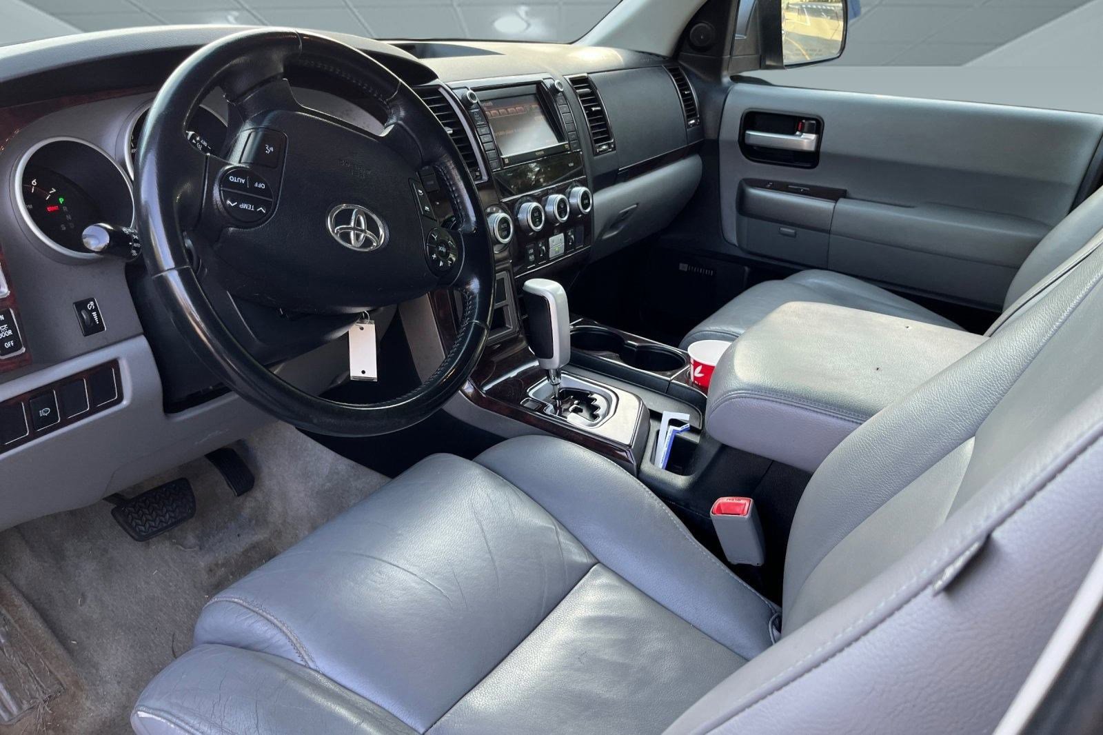 2011 Toyota Sequoia photo 3