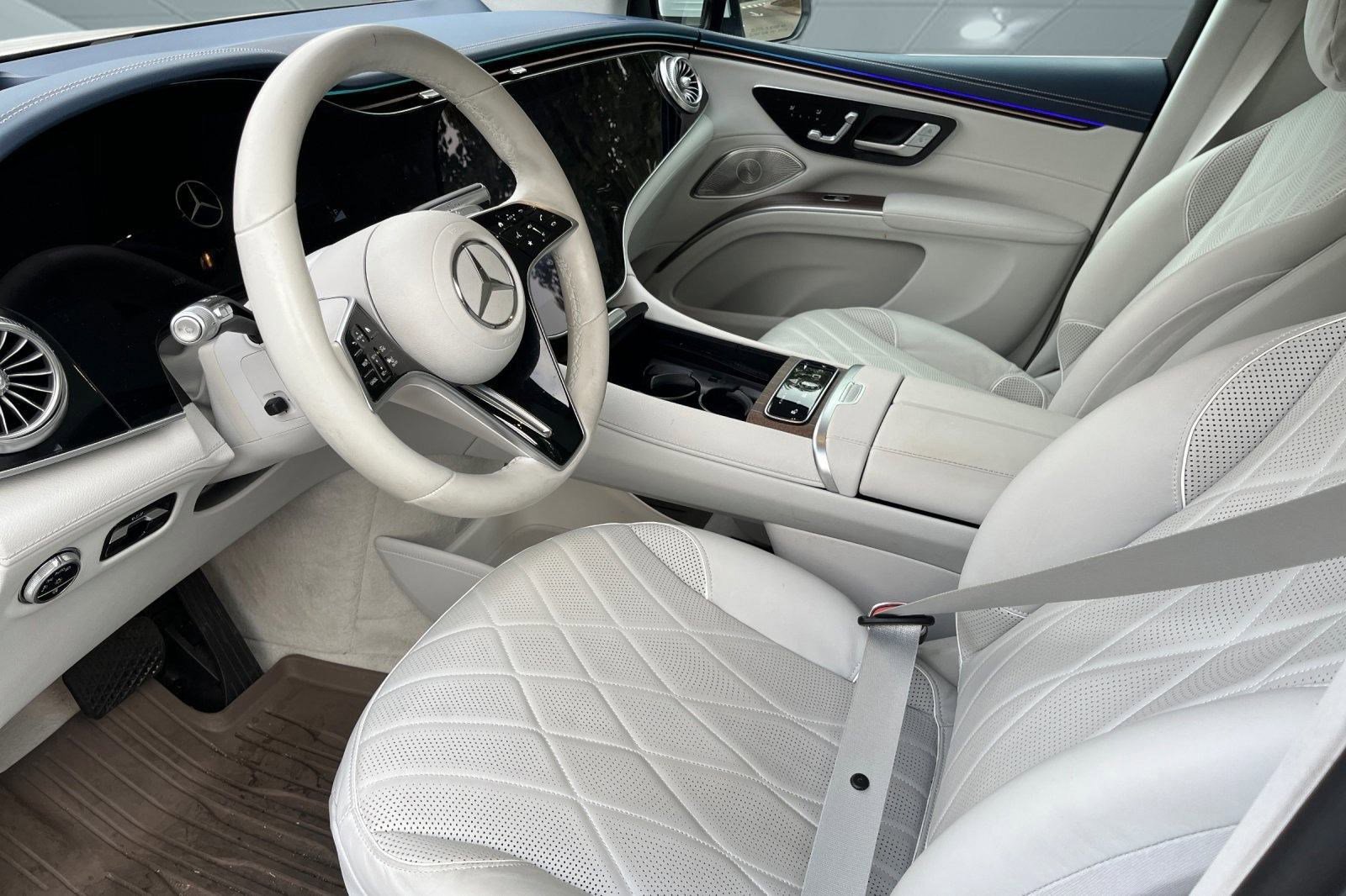 2023 Mercedes Benz EQS SUV 580 4MATIC photo 2