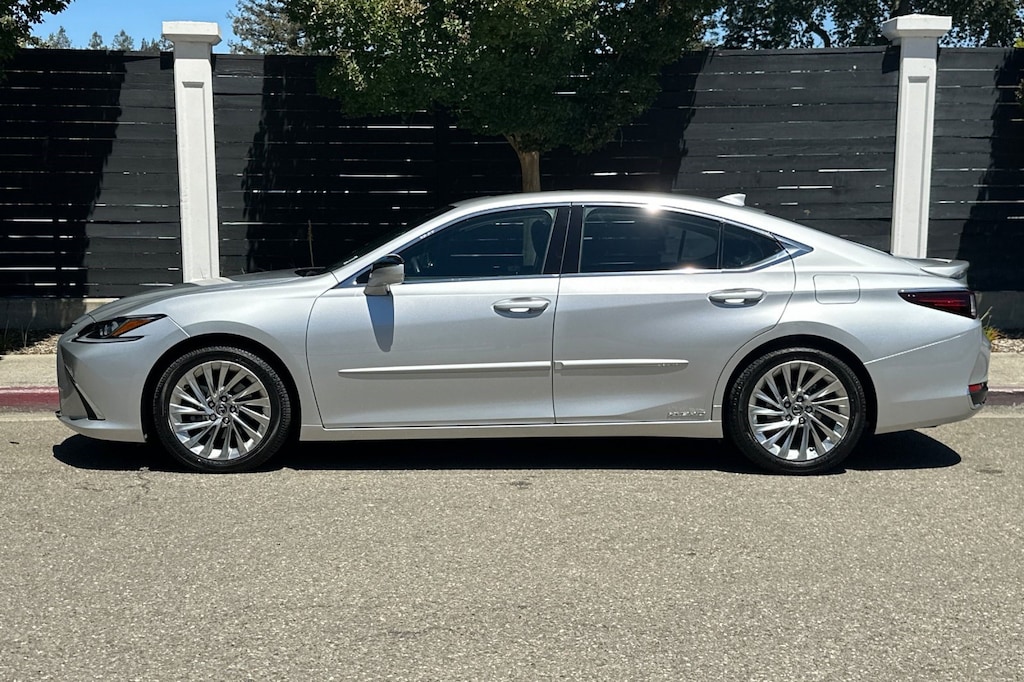 Used 2019 Lexus ES 300h Luxury FWD Sedan