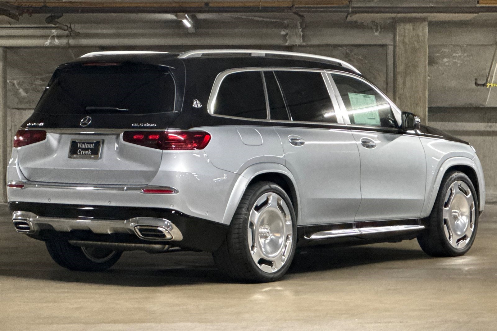 2024 Mercedes Benz GLS Maybach 600 4MATIC photo 3