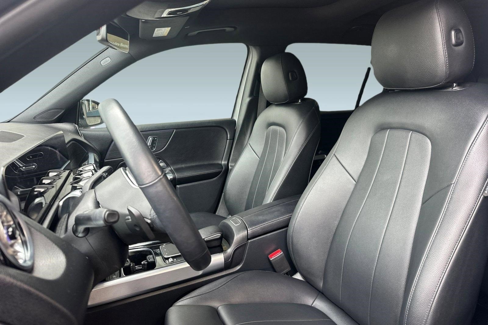 2023 Mercedes-Benz GLB 250 4MATIC SUV photo 4