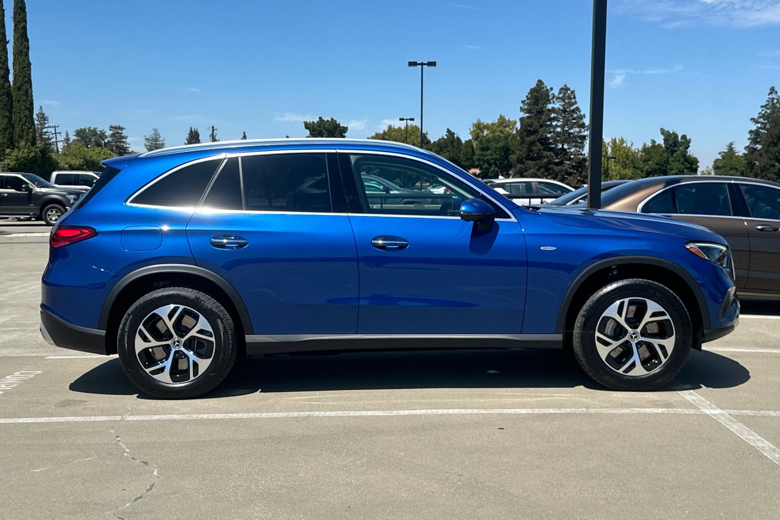2025 Mercedes Benz GLC 350e 4MATIC photo 2