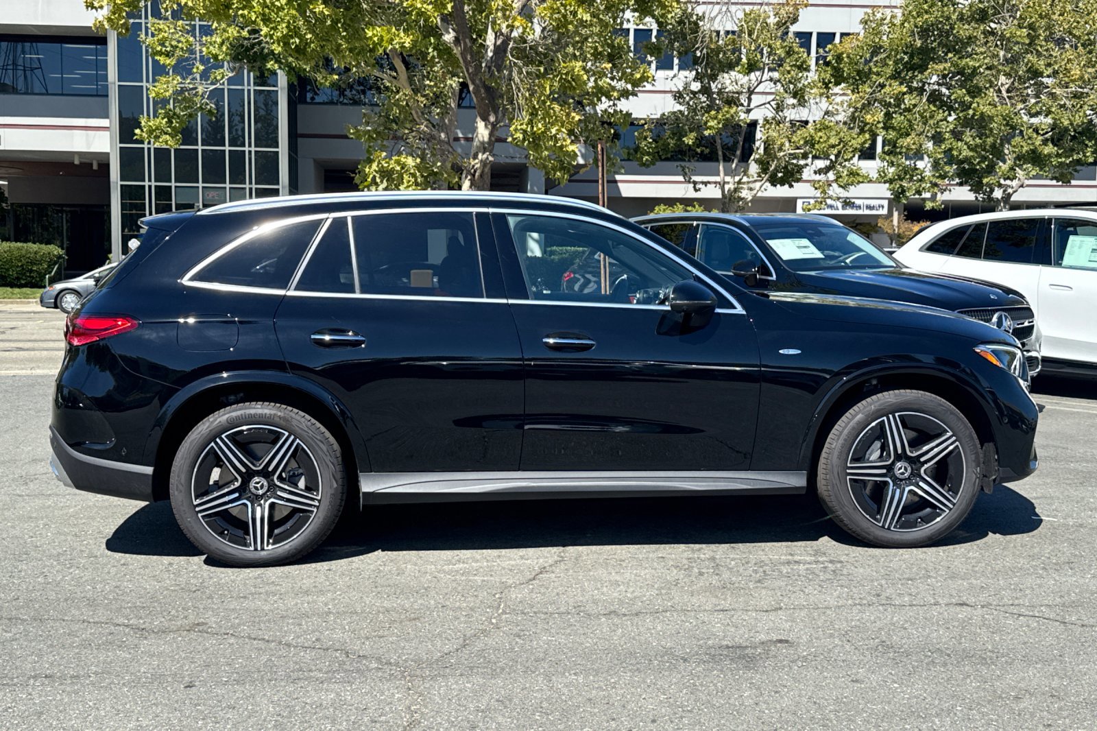 2025 Mercedes Benz GLC 350e 4MATIC photo 2