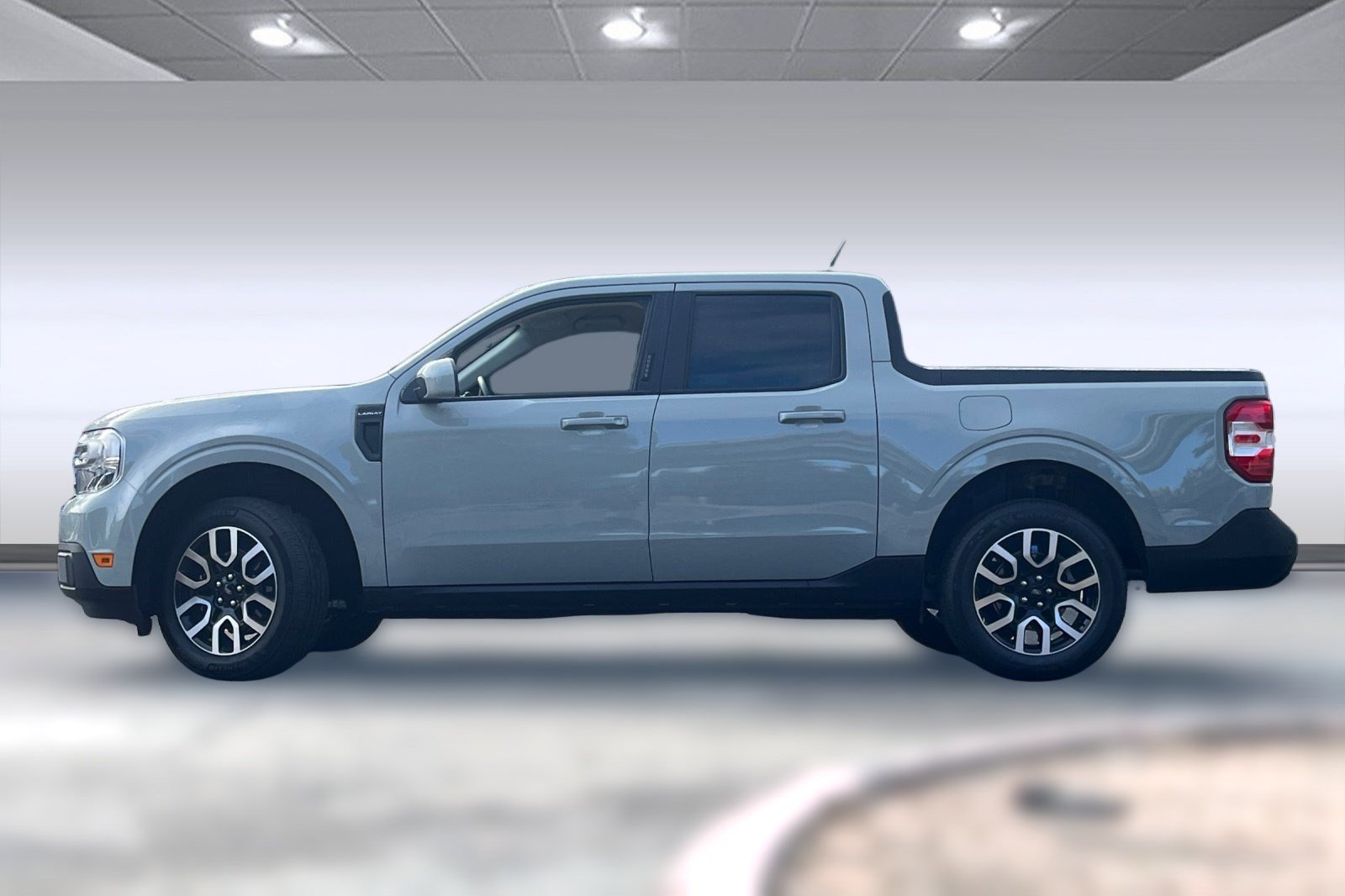 2023 Ford Maverick Lariat photo 2