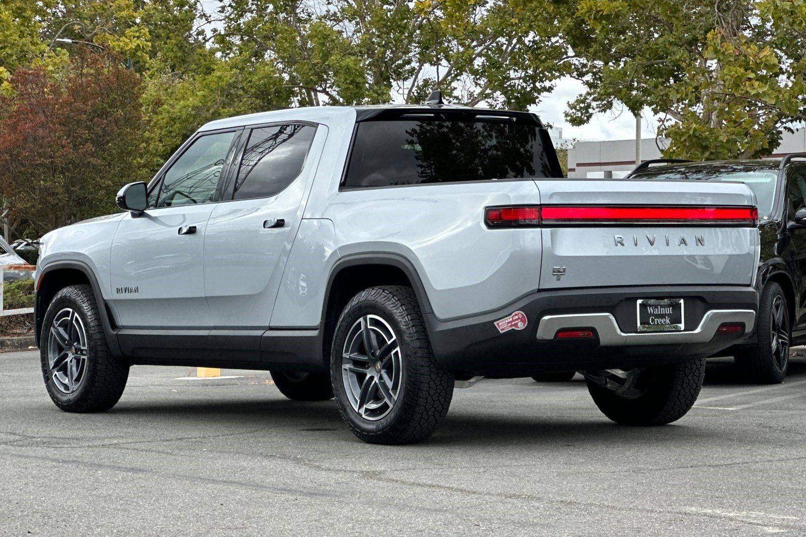 2025 Rivian R1T Adventure photo 3