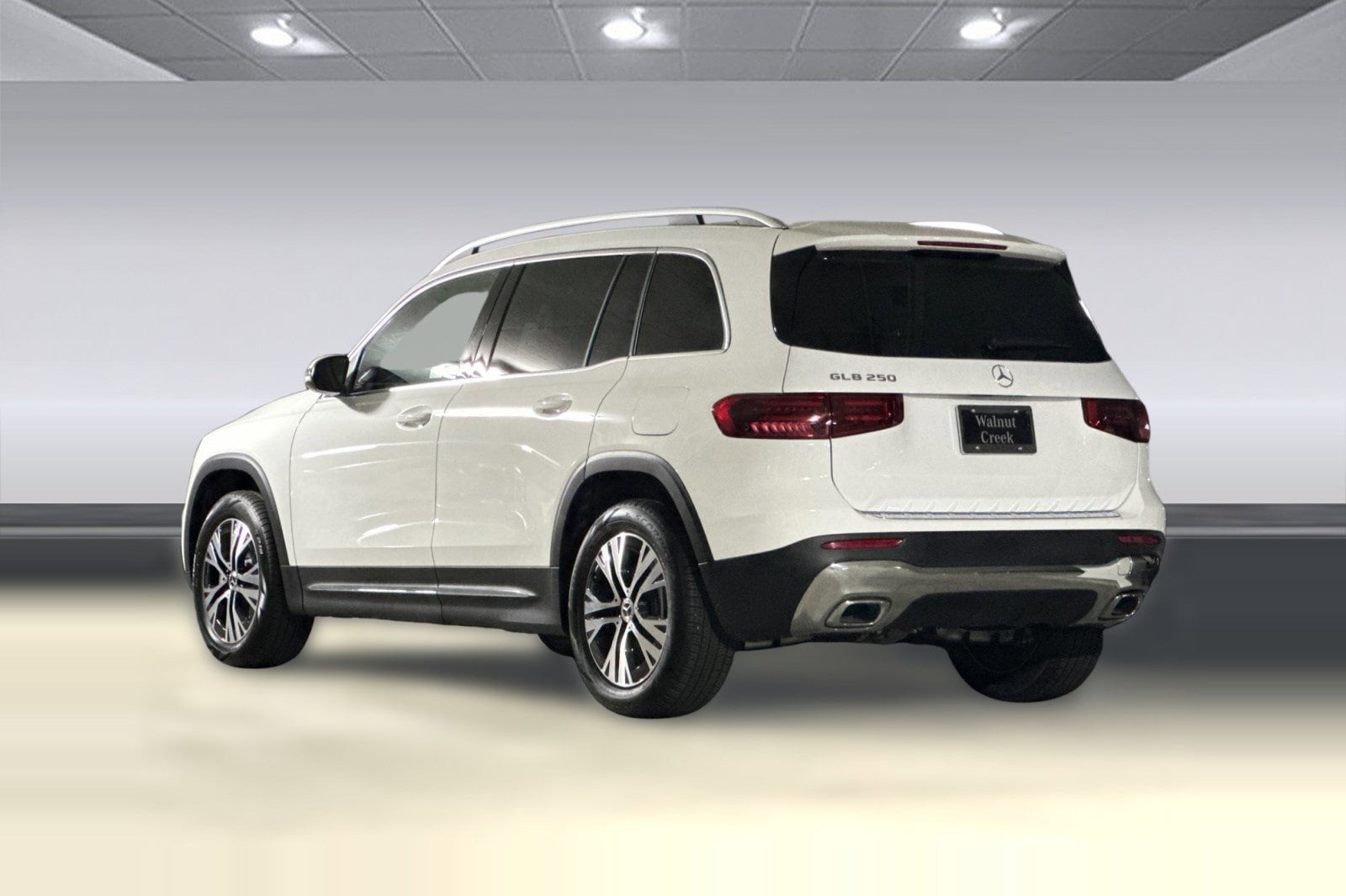 2026 Mercedes-Benz GLB 250 SUV photo 2