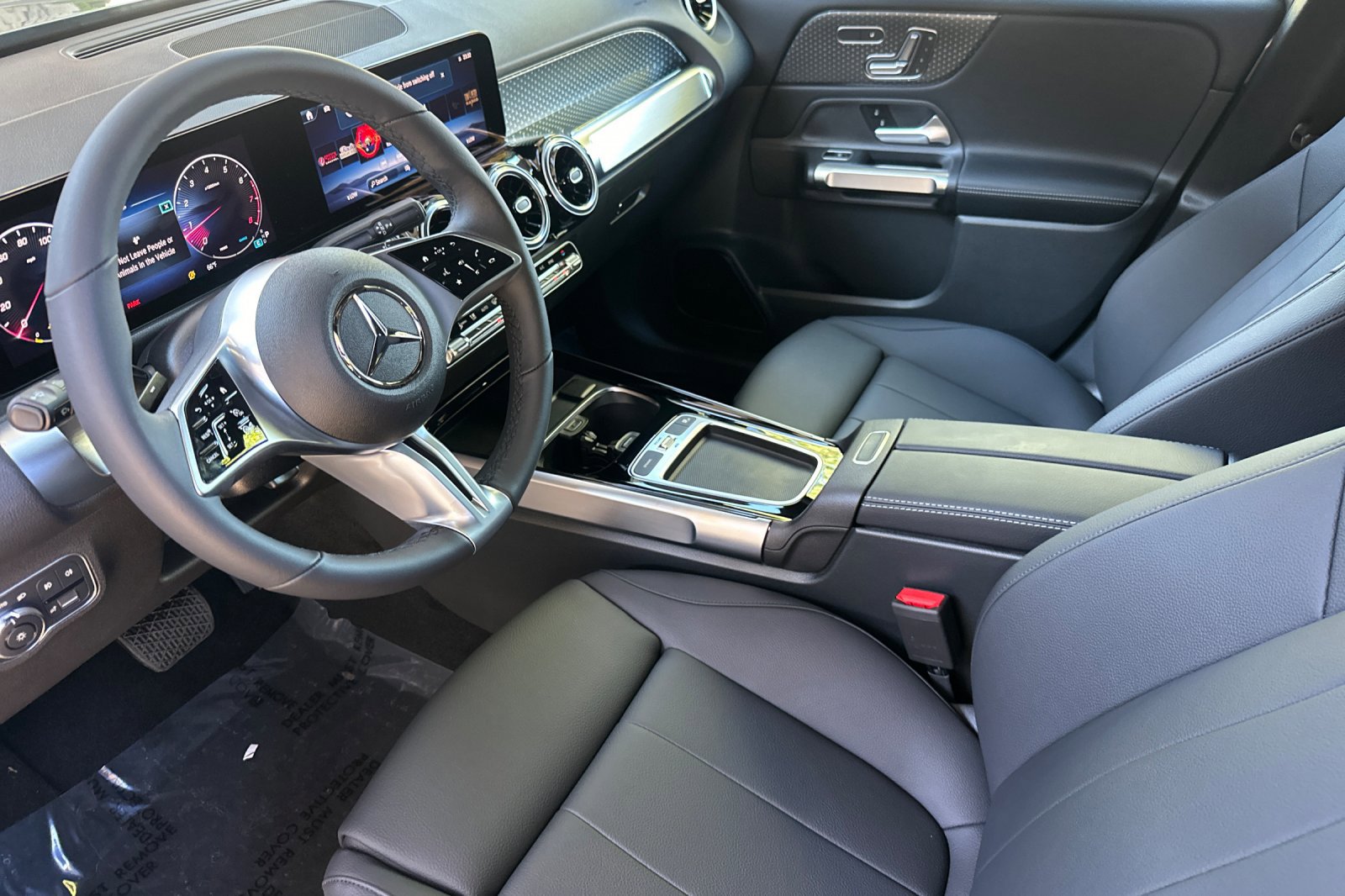 2026 Mercedes Benz GLB 250 photo 4