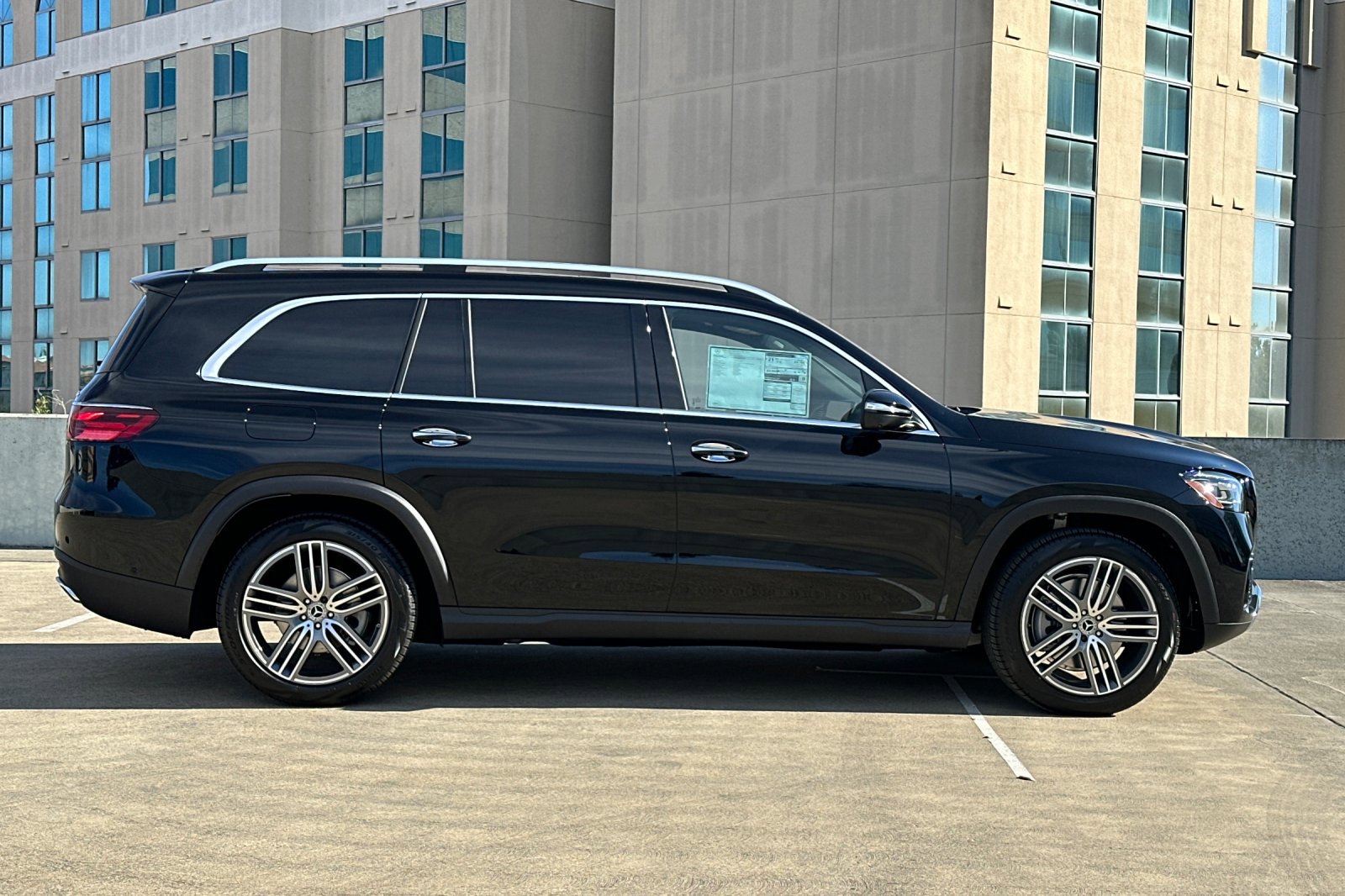 2025 Mercedes Benz GLS 450 photo 2