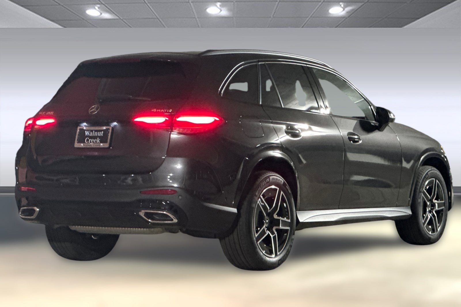 2025 Mercedes Benz GLC 300 4MATIC photo 2