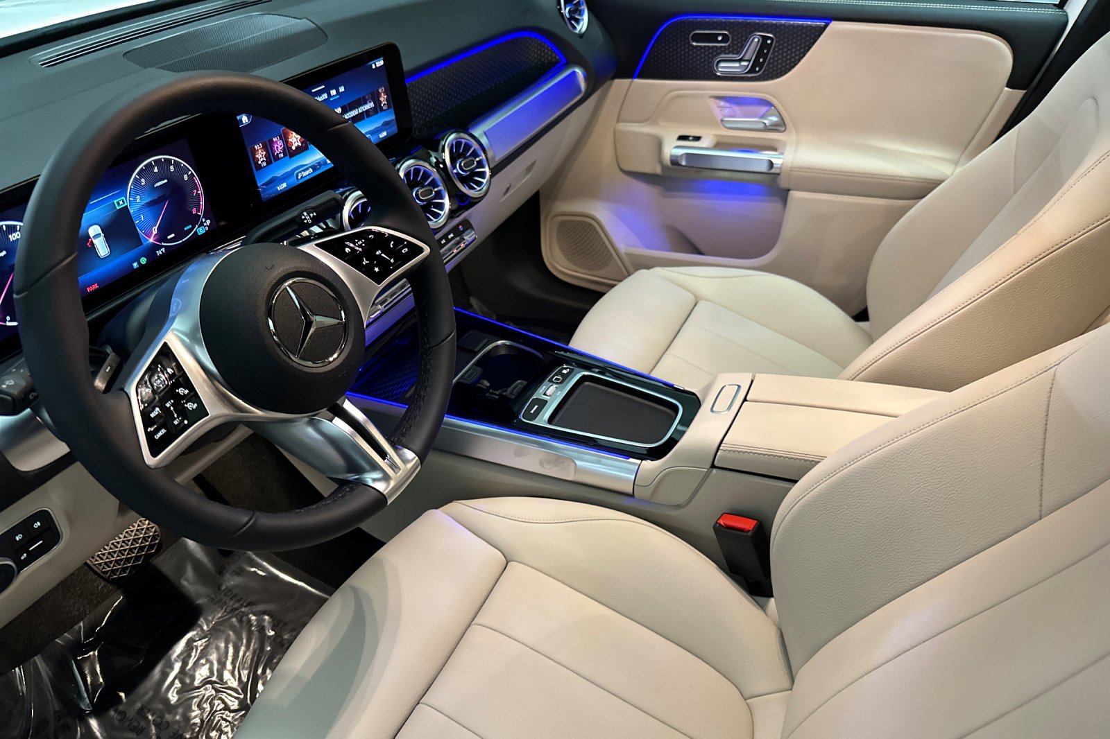 2025 Mercedes Benz GLB 250 photo 4