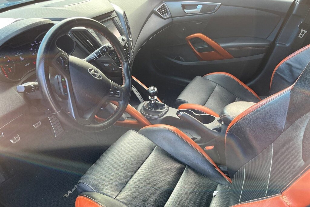 Used 2016 Hyundai Veloster 3dr Cpe Man Turbo w/Orange Accent Hatchback