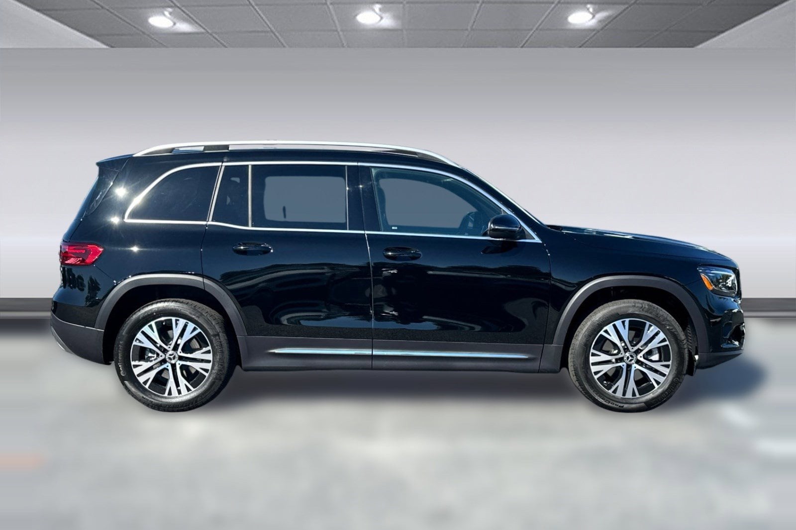 2026 Mercedes-Benz GLB 250 SUV photo 6