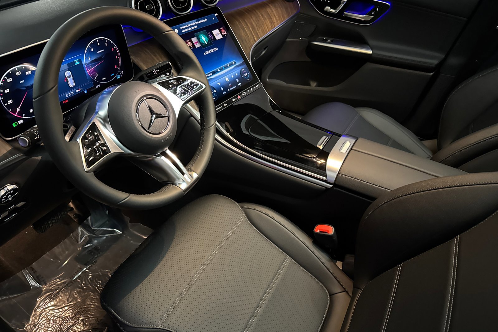 2026 Mercedes Benz GLC 300 4MATIC photo 4