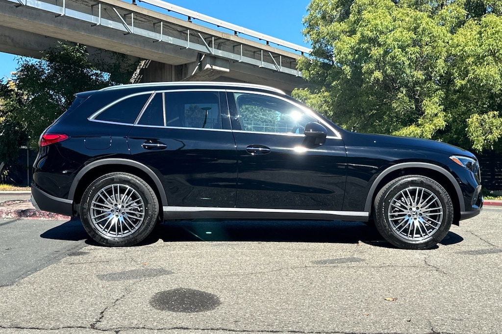New 2026 Mercedes-Benz GLC 300  SUV